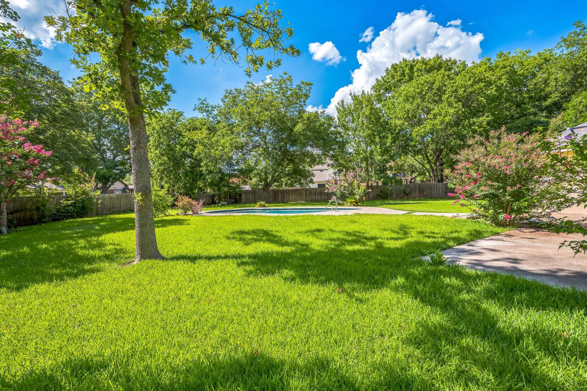 7 Hillway Dr, Round Rock, TX 78664
