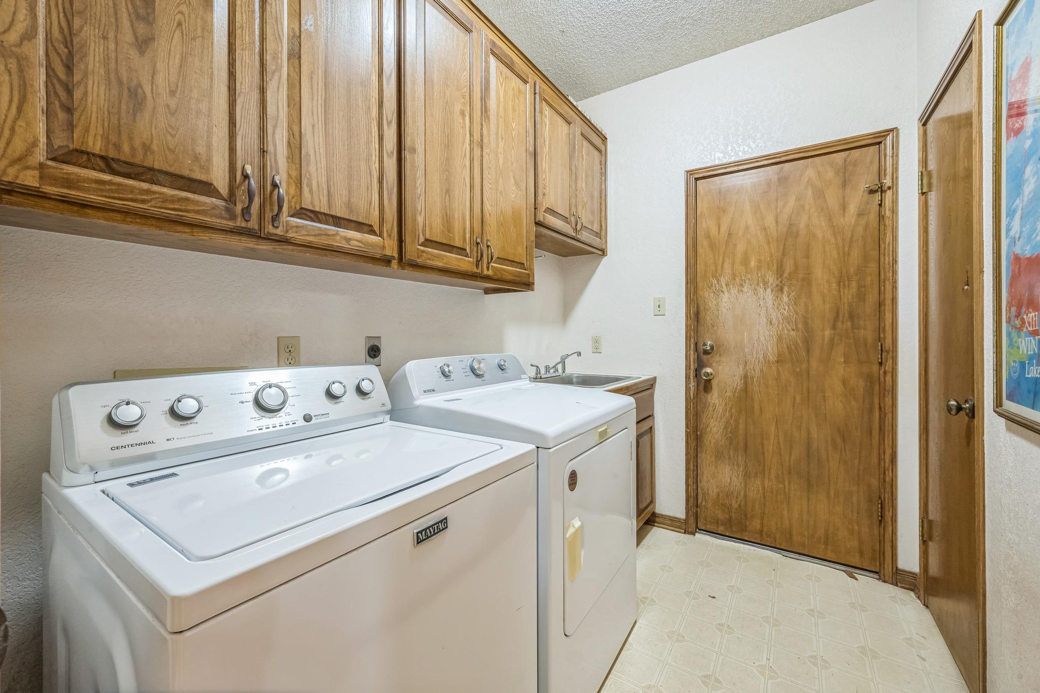 7 Hillway Dr, Round Rock, TX 78664
