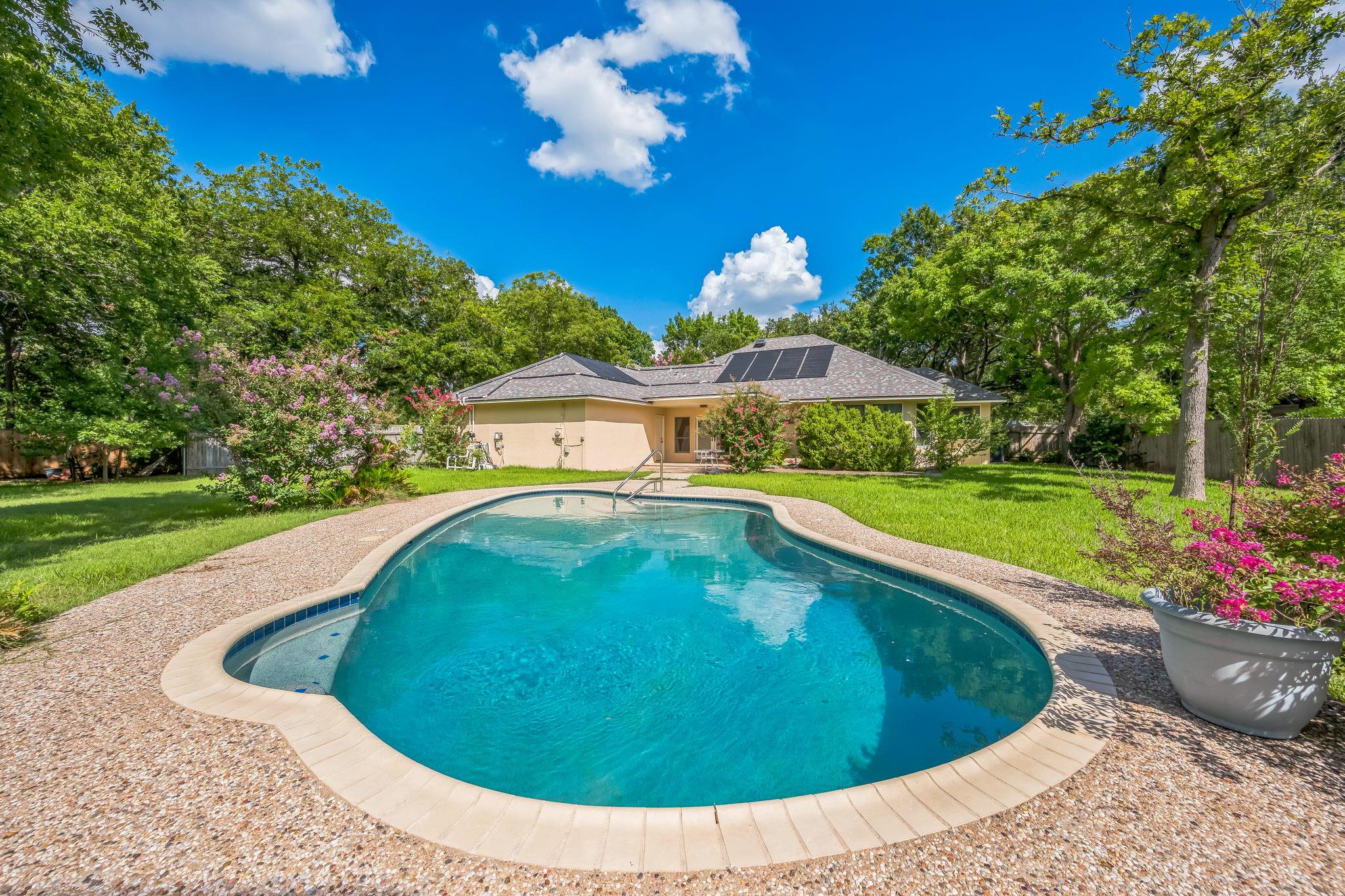 7 Hillway Dr, Round Rock, TX 78664