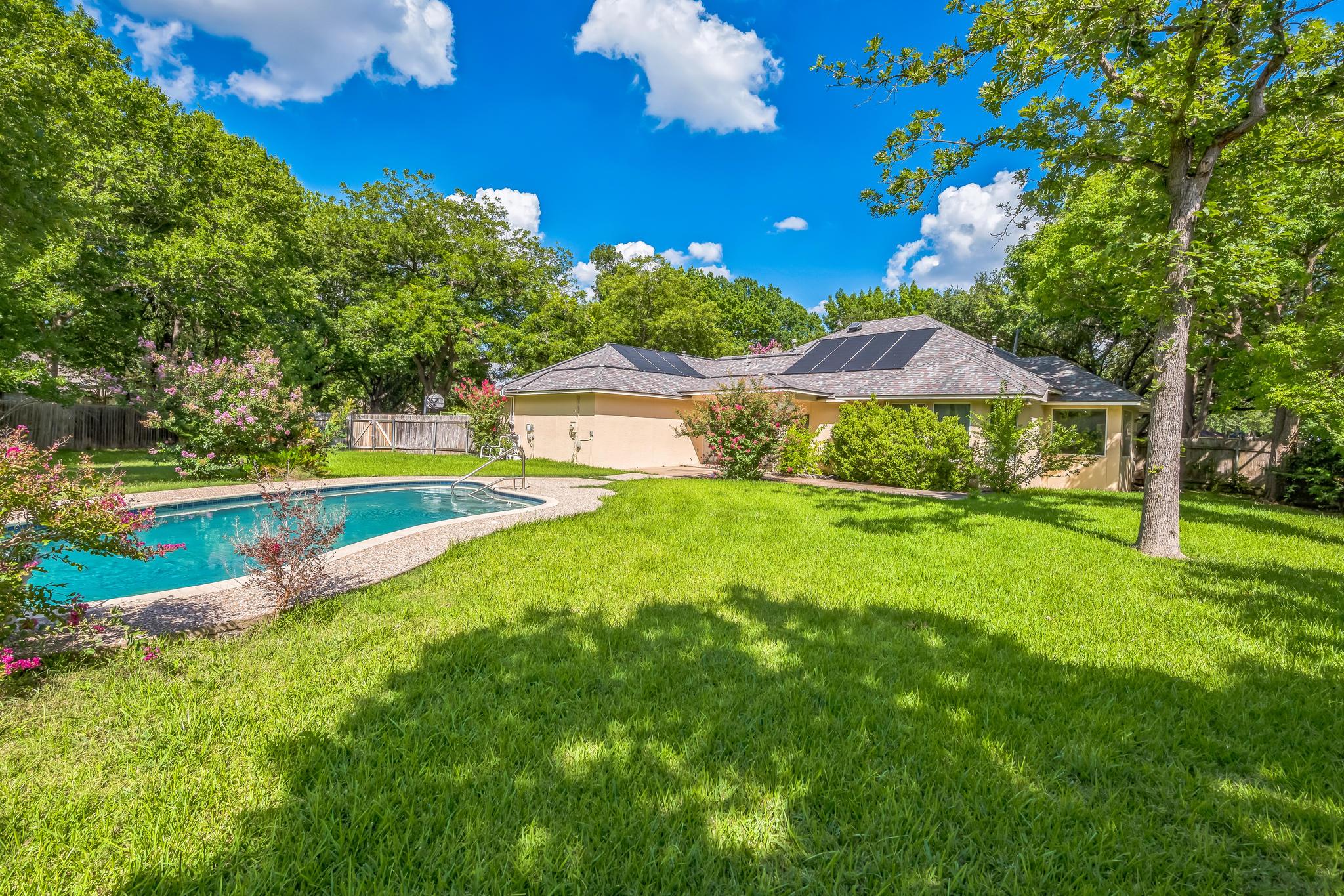 7 Hillway Dr, Round Rock, TX 78664