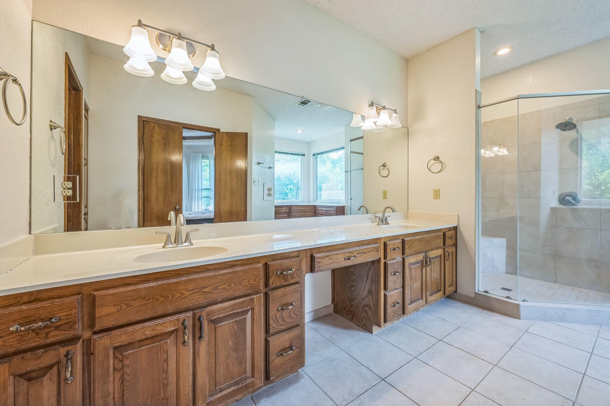 7 Hillway Dr, Round Rock, TX 78664