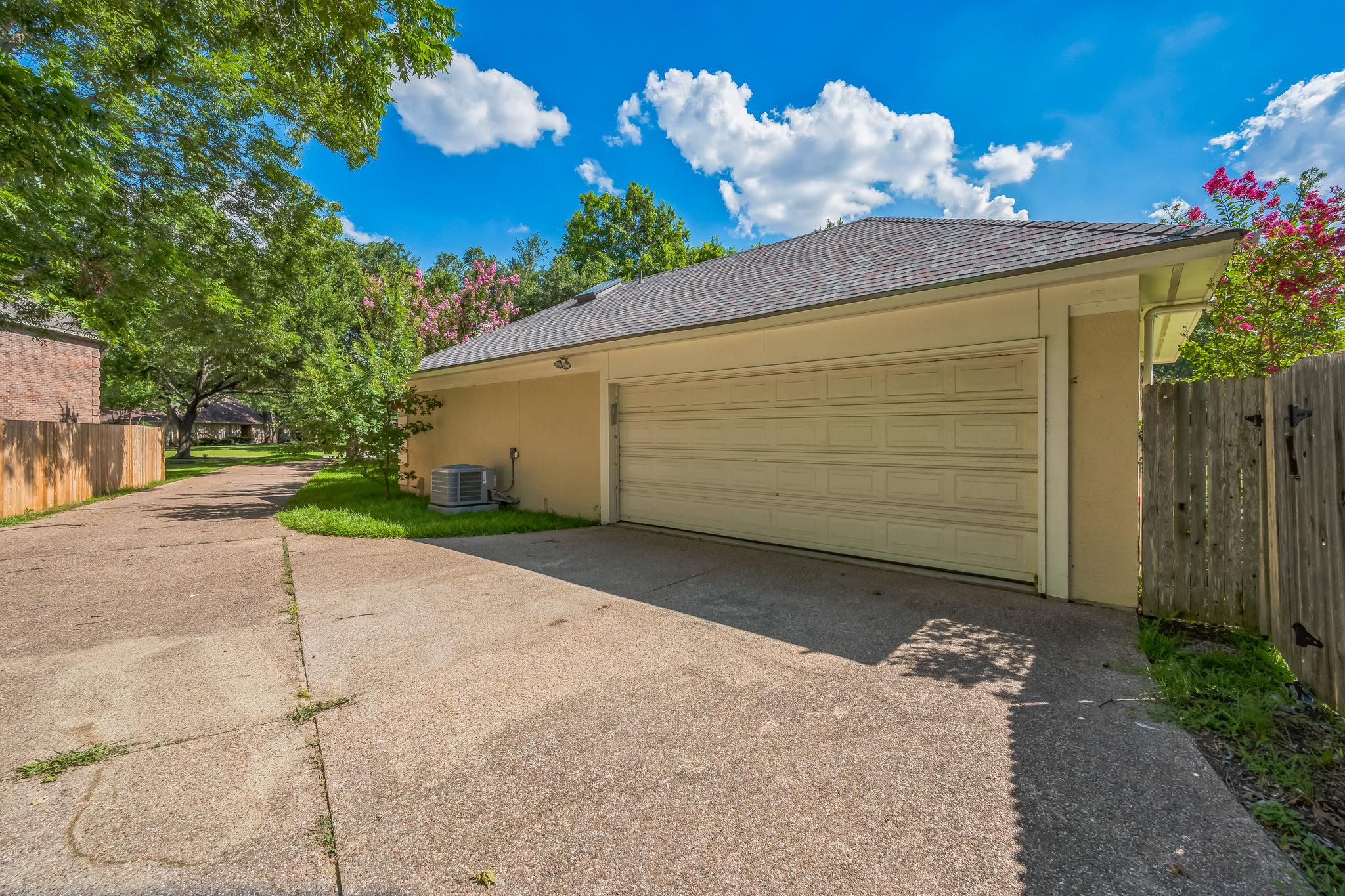 7 Hillway Dr, Round Rock, TX 78664