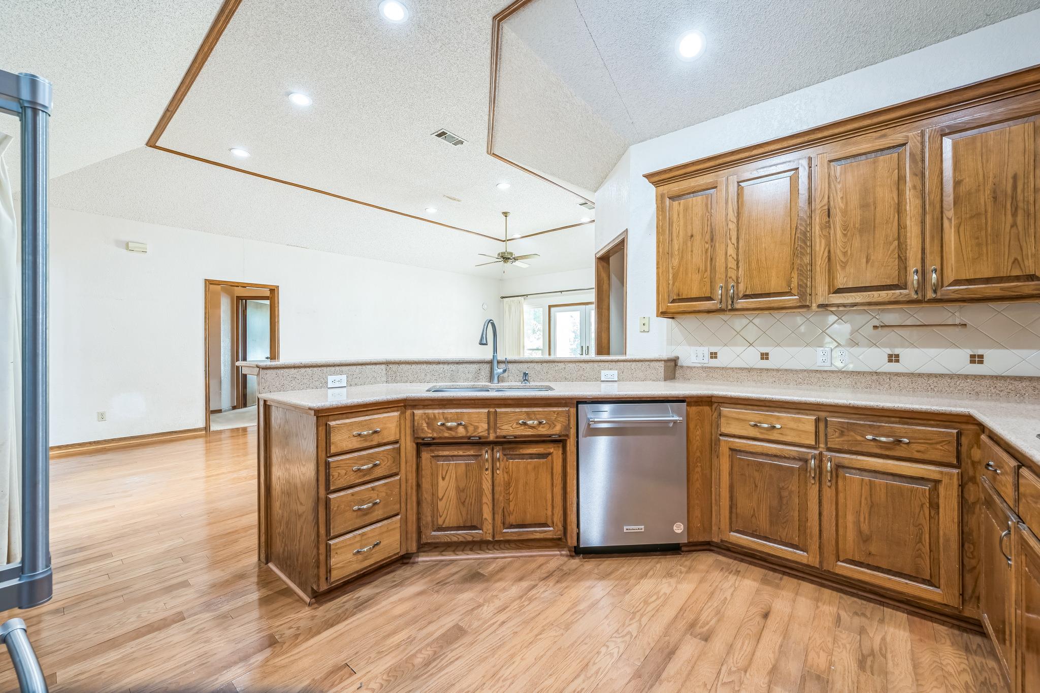 7 Hillway Dr, Round Rock, TX 78664