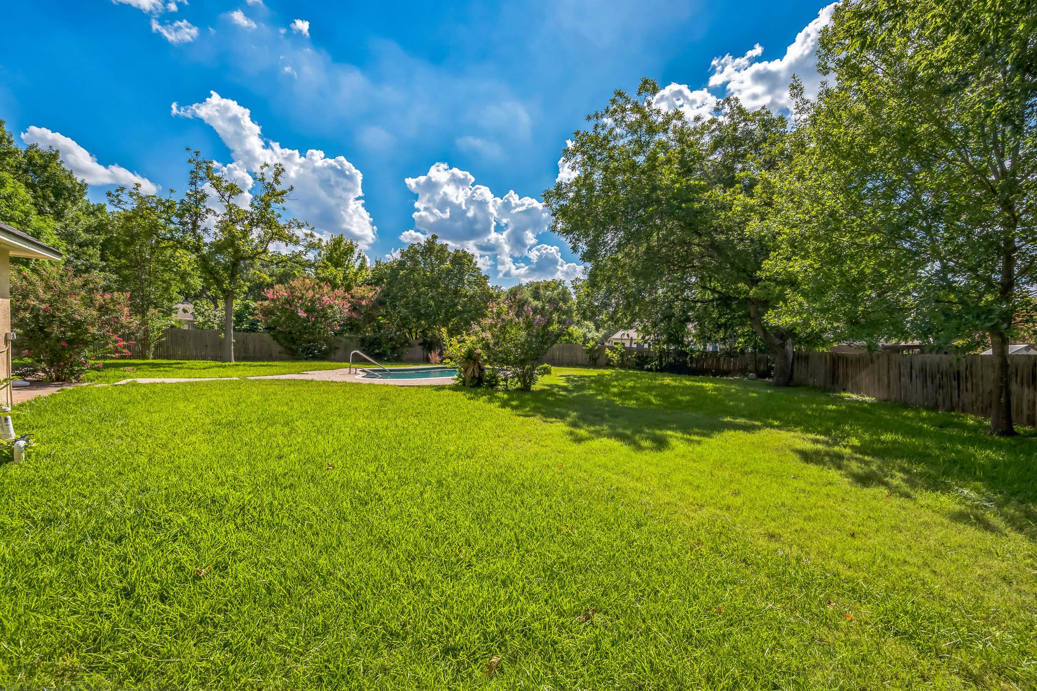 7 Hillway Dr, Round Rock, TX 78664