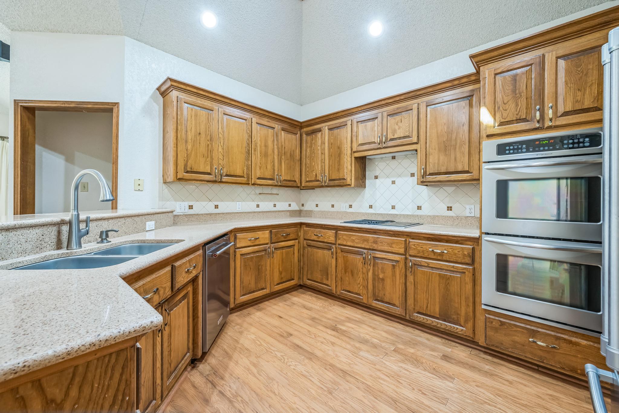 7 Hillway Dr, Round Rock, TX 78664