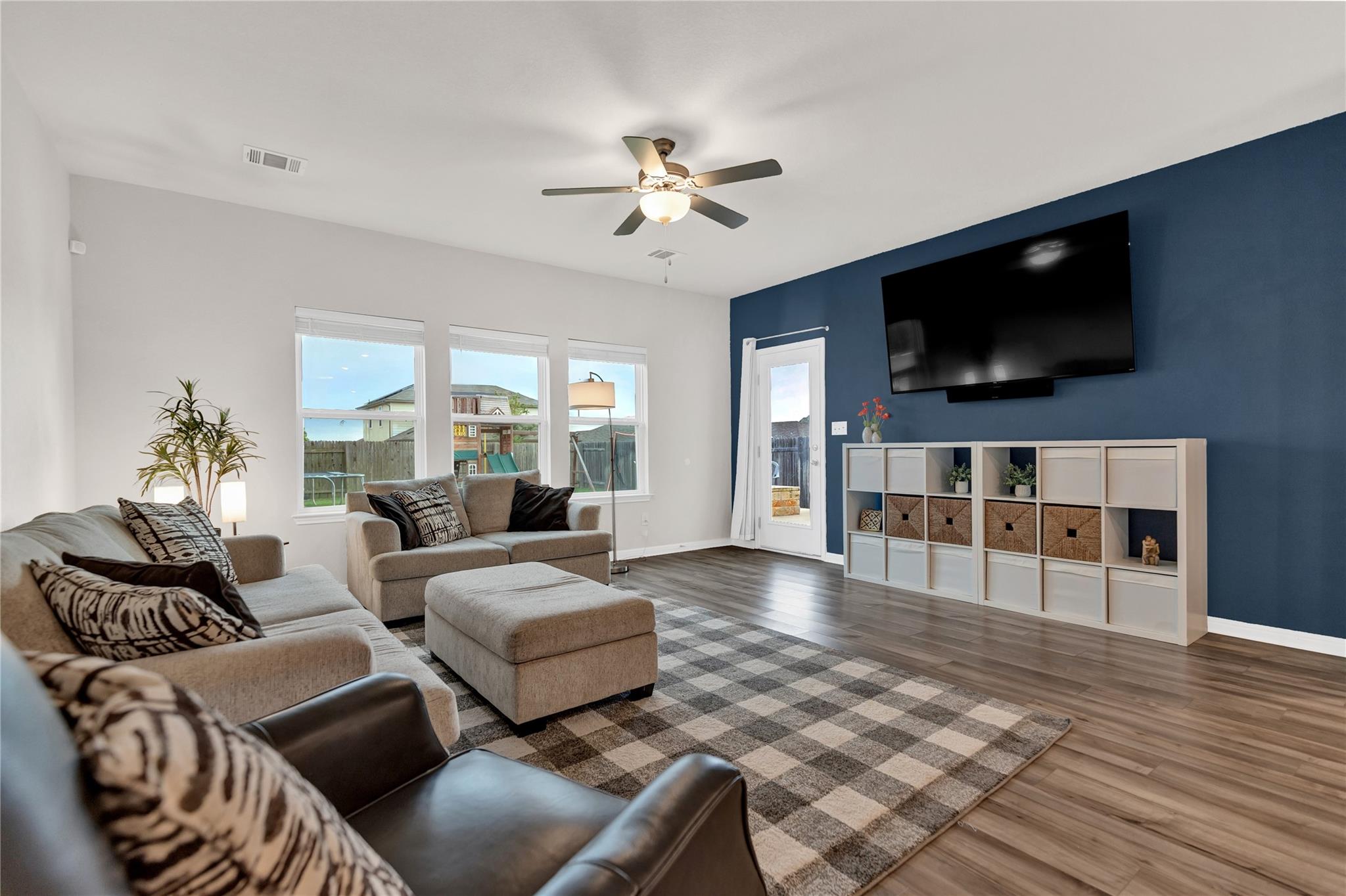 202 Grapefruit Rd, Hutto, TX 78634