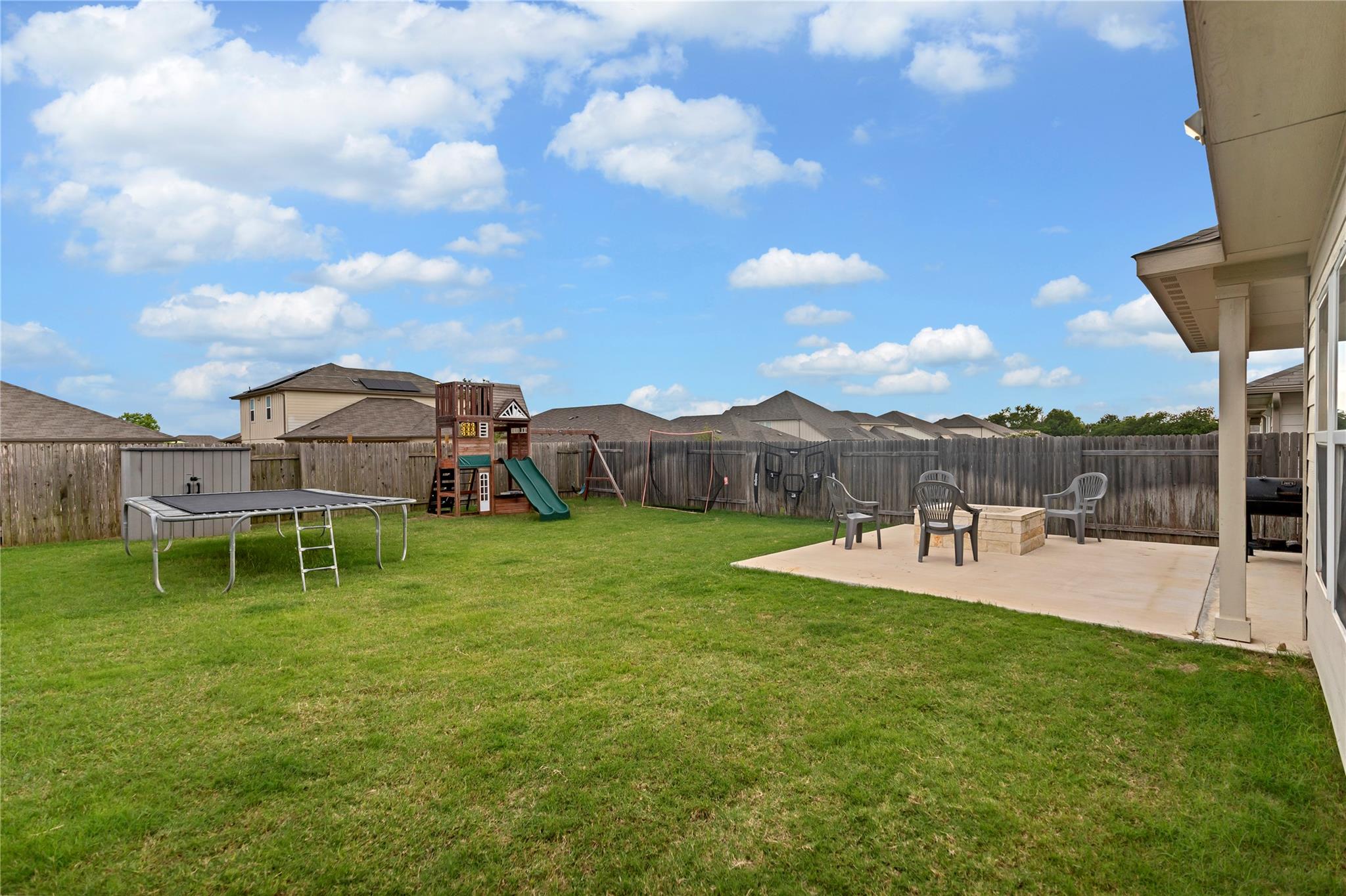 202 Grapefruit Rd, Hutto, TX 78634
