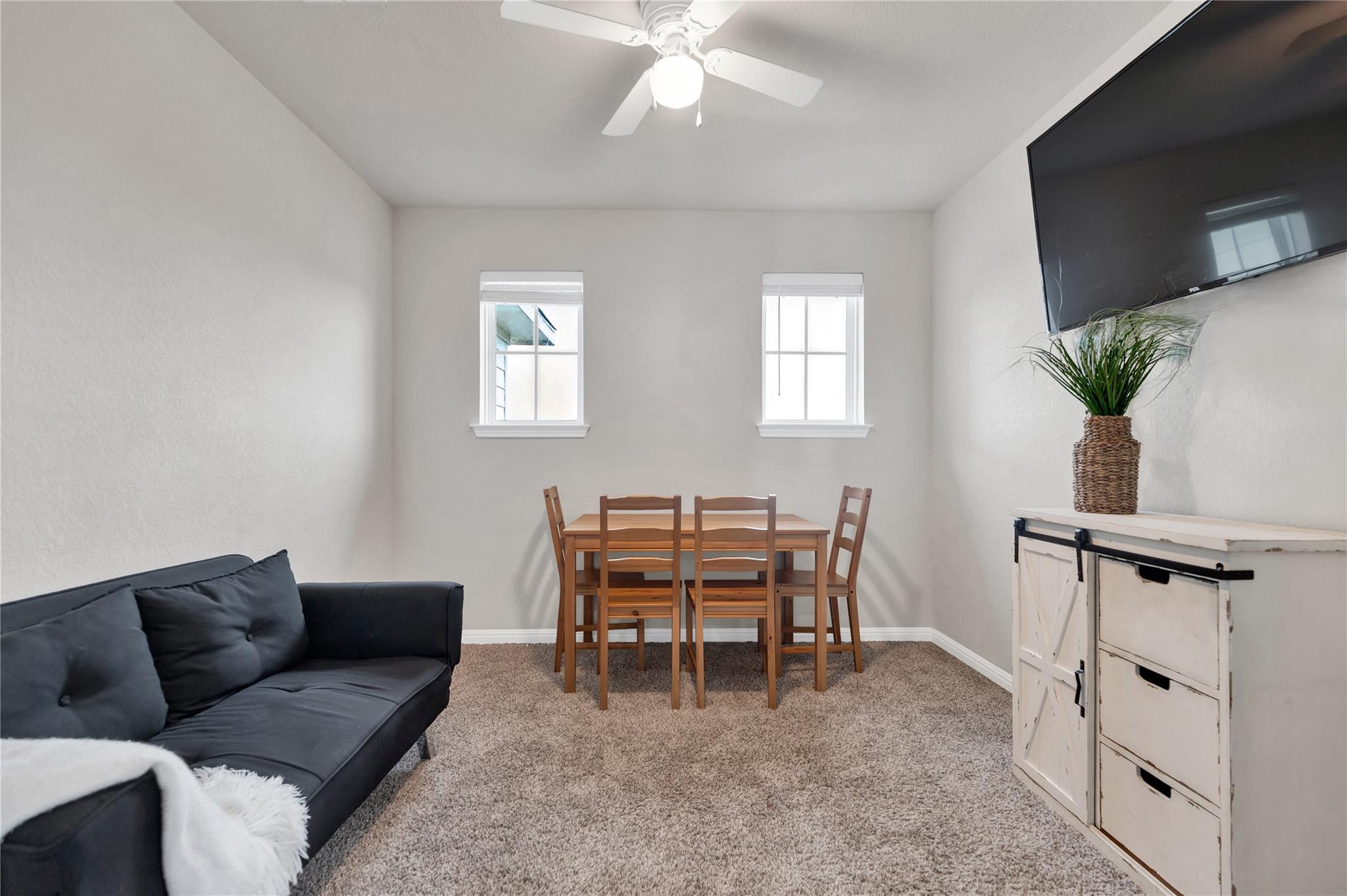 202 Grapefruit Rd, Hutto, TX 78634