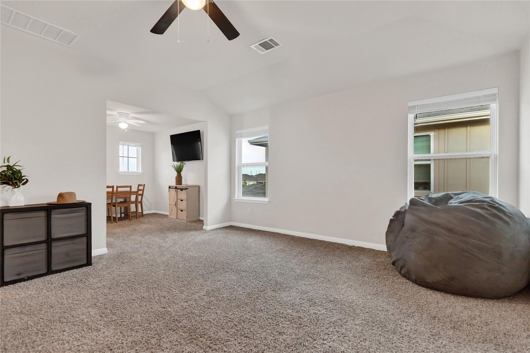 202 Grapefruit Rd, Hutto, TX 78634