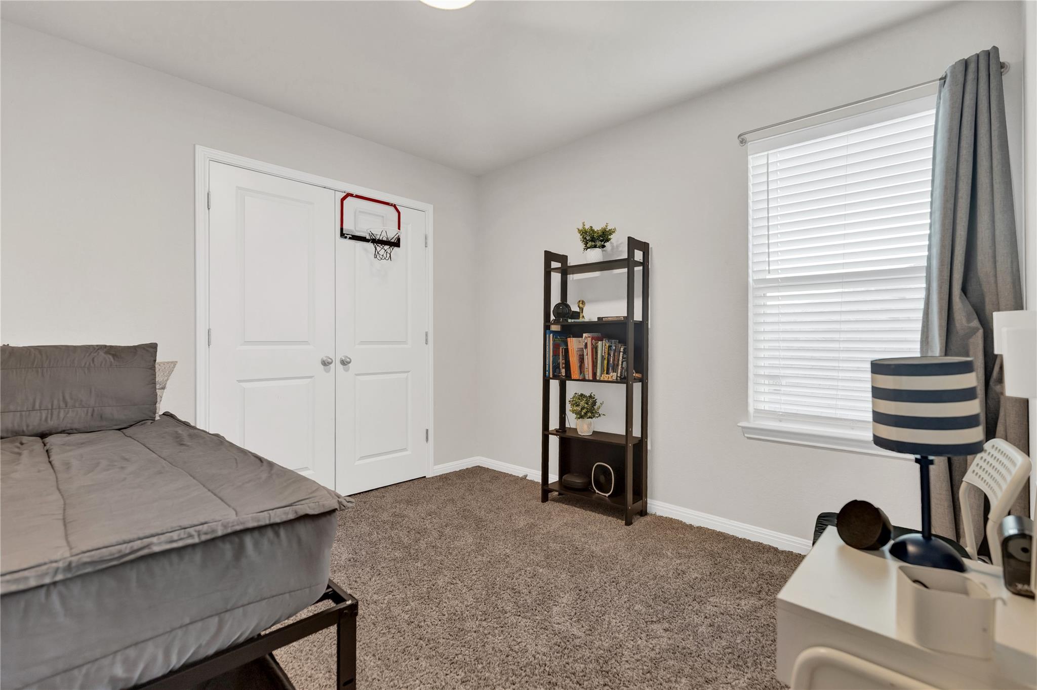 202 Grapefruit Rd, Hutto, TX 78634
