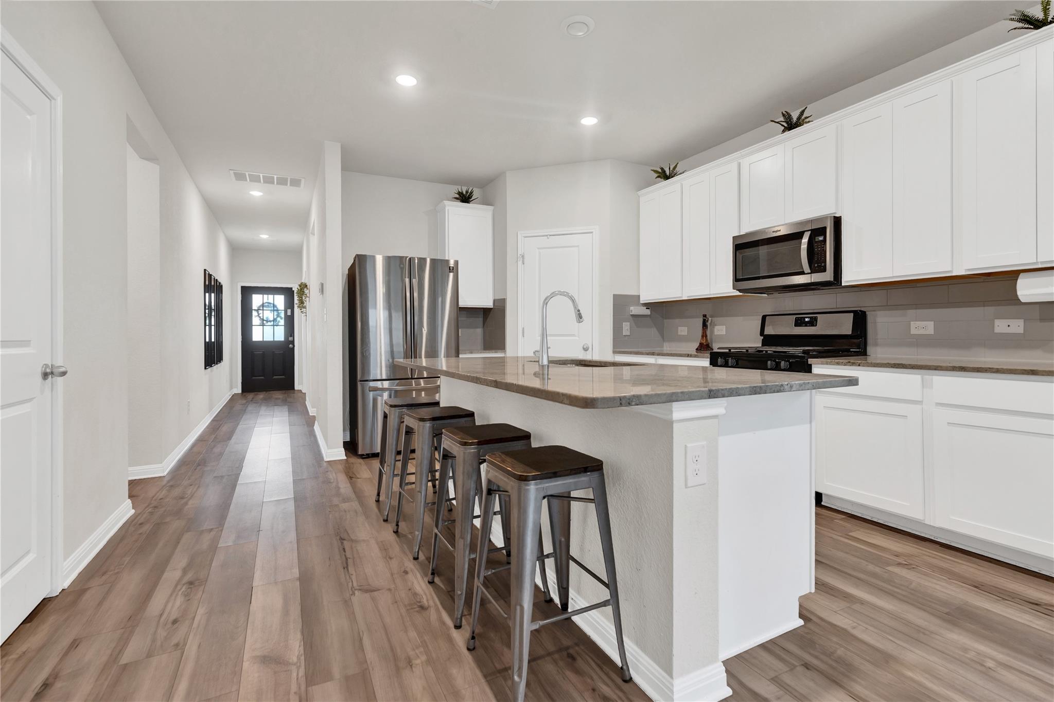 202 Grapefruit Rd, Hutto, TX 78634