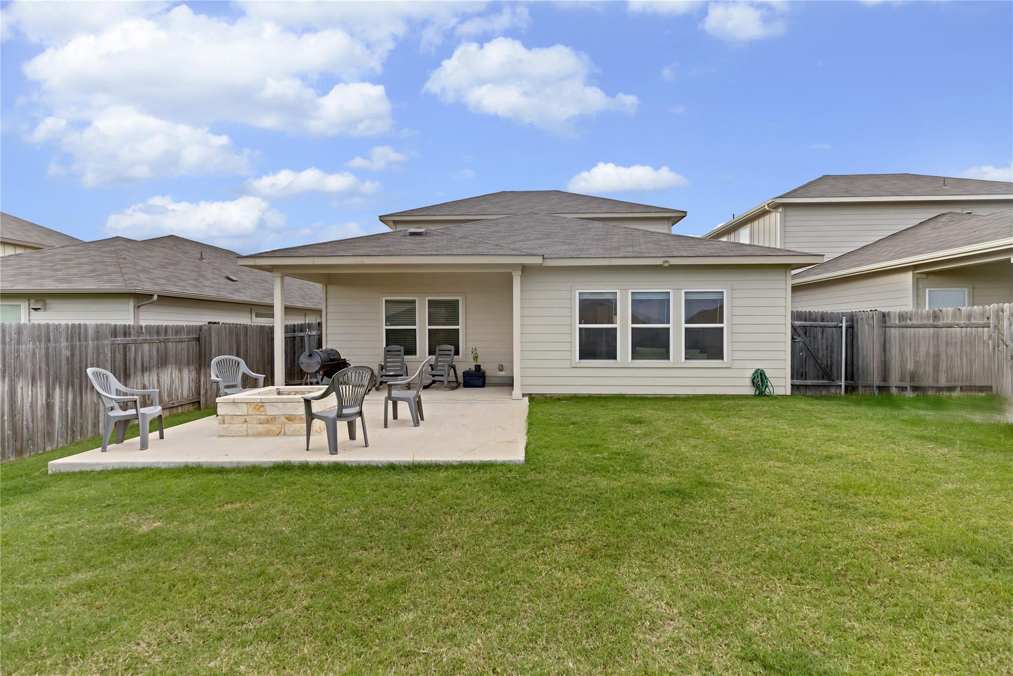 202 Grapefruit Rd, Hutto, TX 78634
