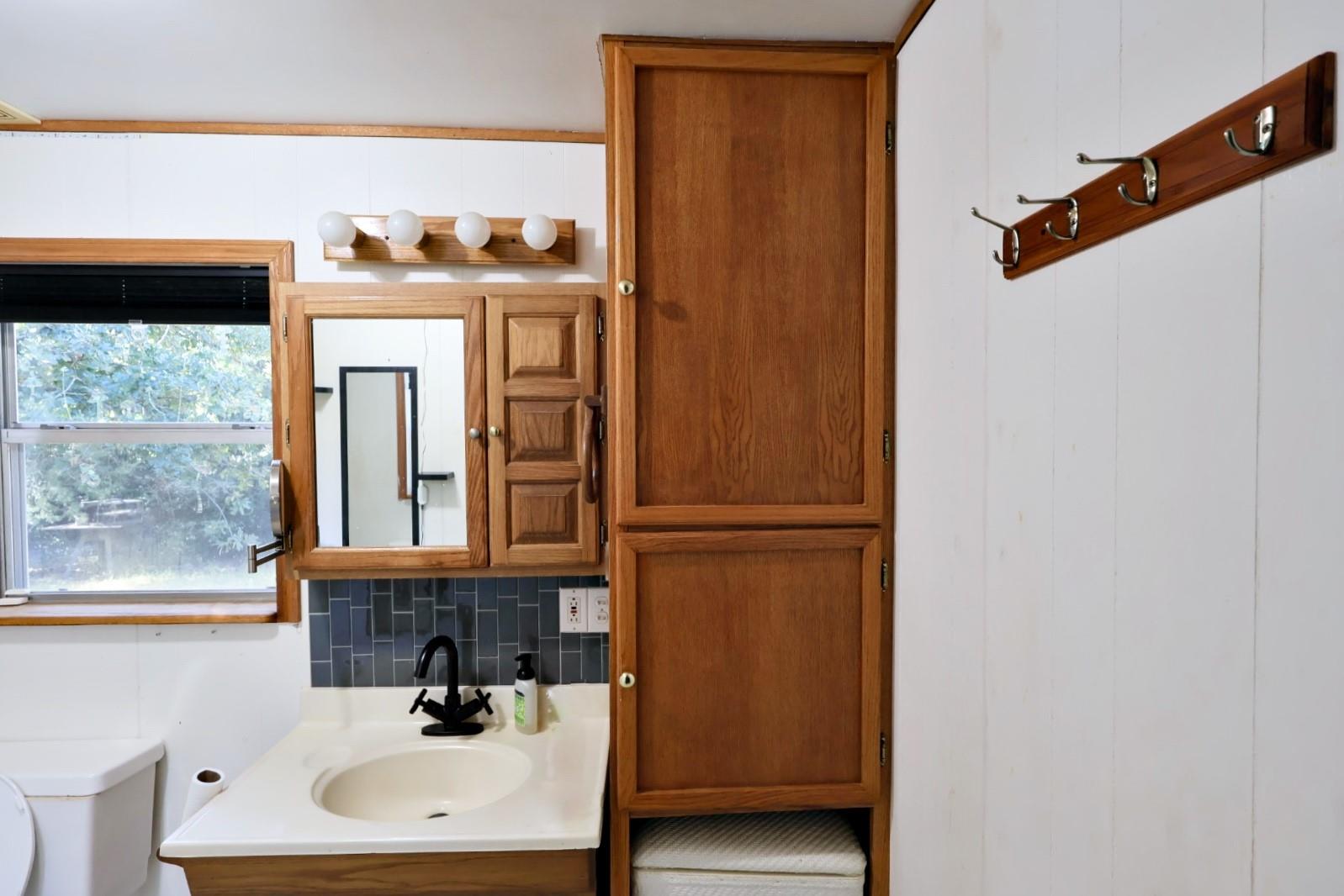 109 Travis Rd, Paige, TX 78659