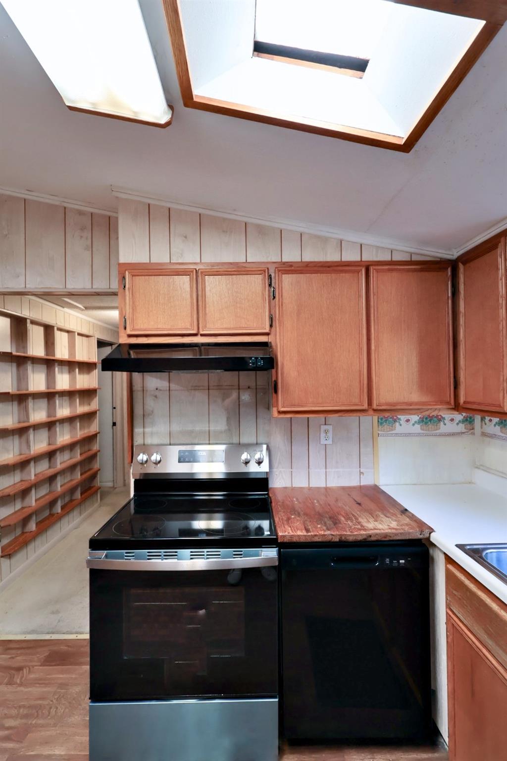 109 Travis Rd, Paige, TX 78659