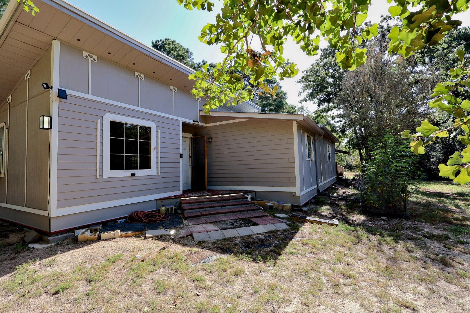 109 Travis Rd, Paige, TX 78659