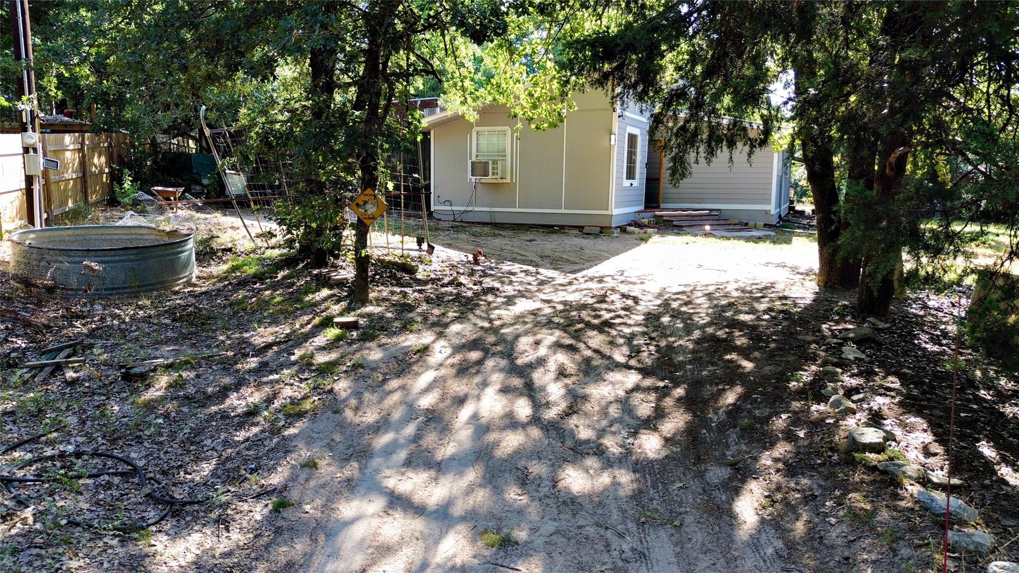 109 Travis Rd, Paige, TX 78659