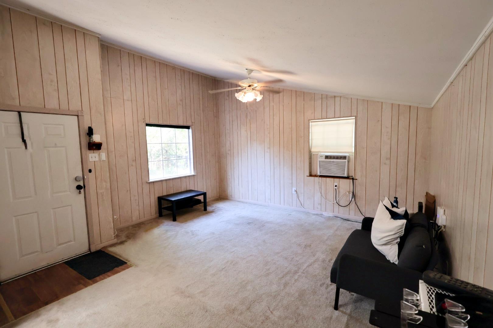 109 Travis Rd, Paige, TX 78659