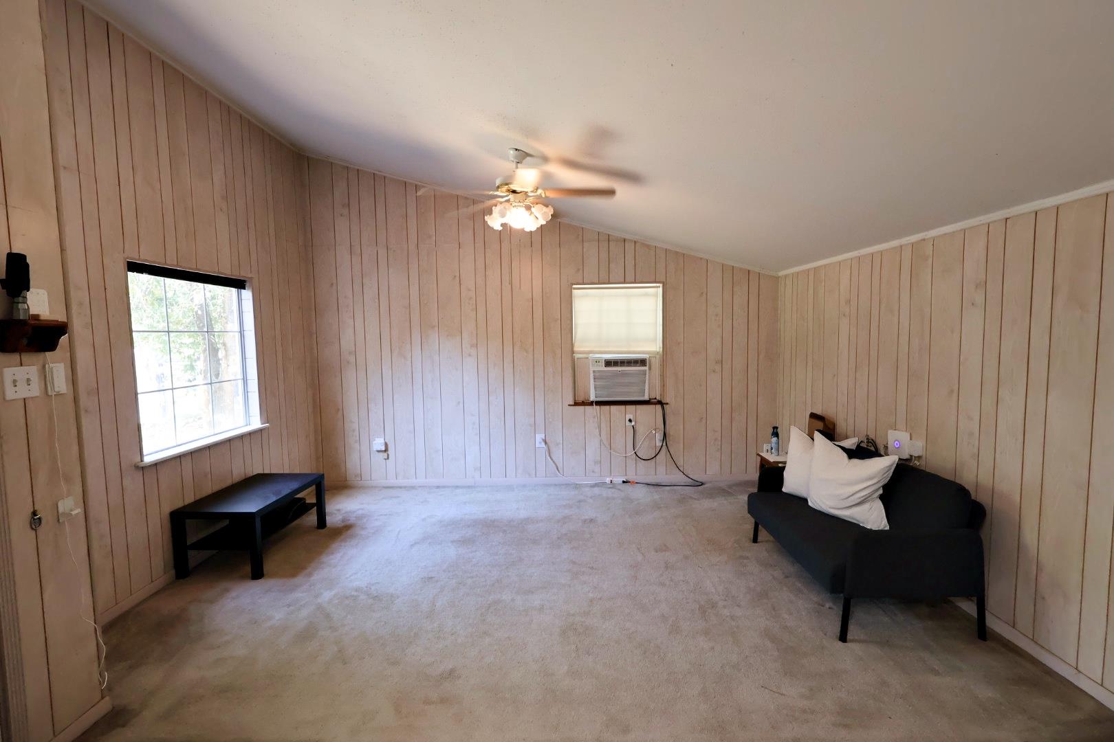 109 Travis Rd, Paige, TX 78659