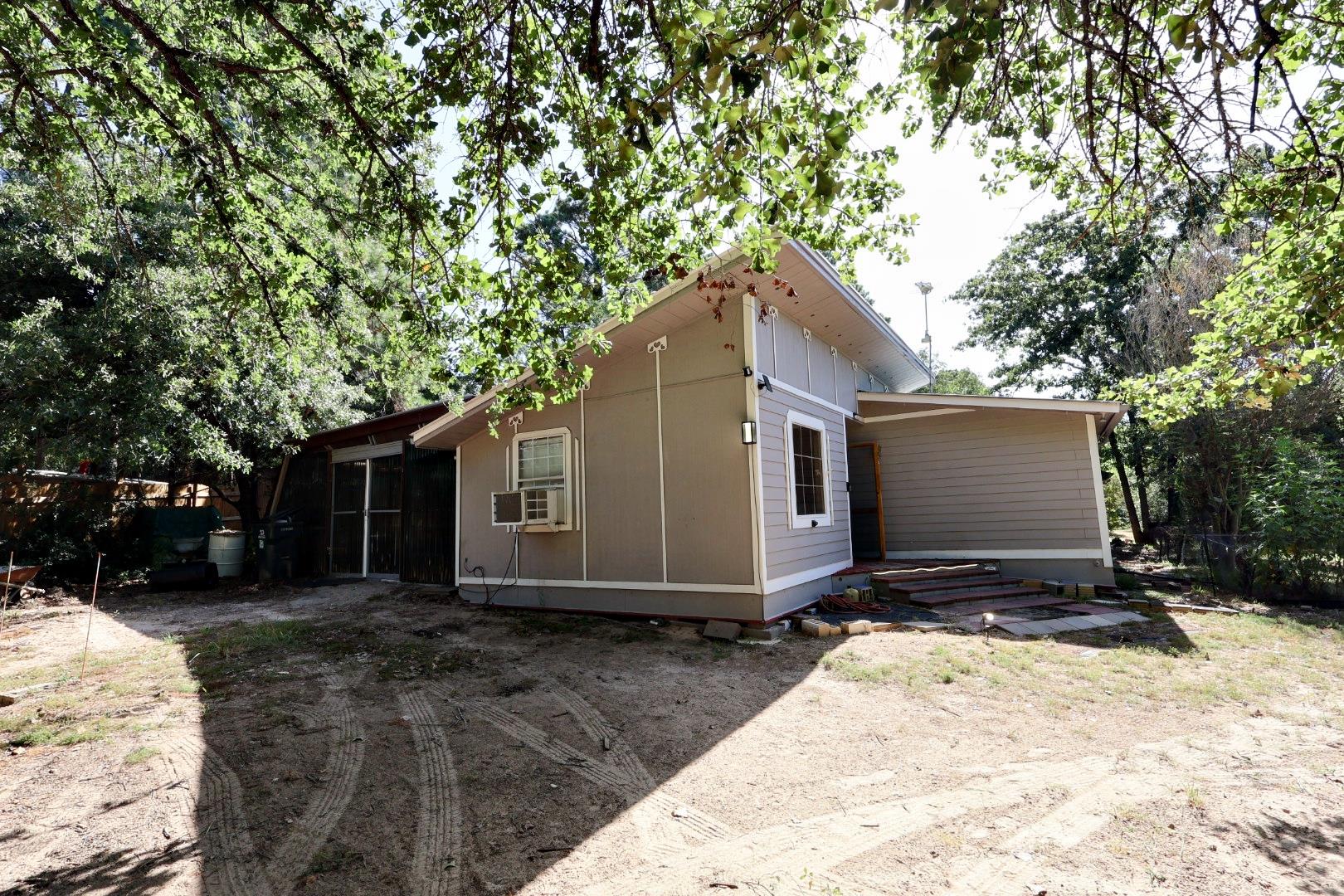 109 Travis Rd, Paige, TX 78659