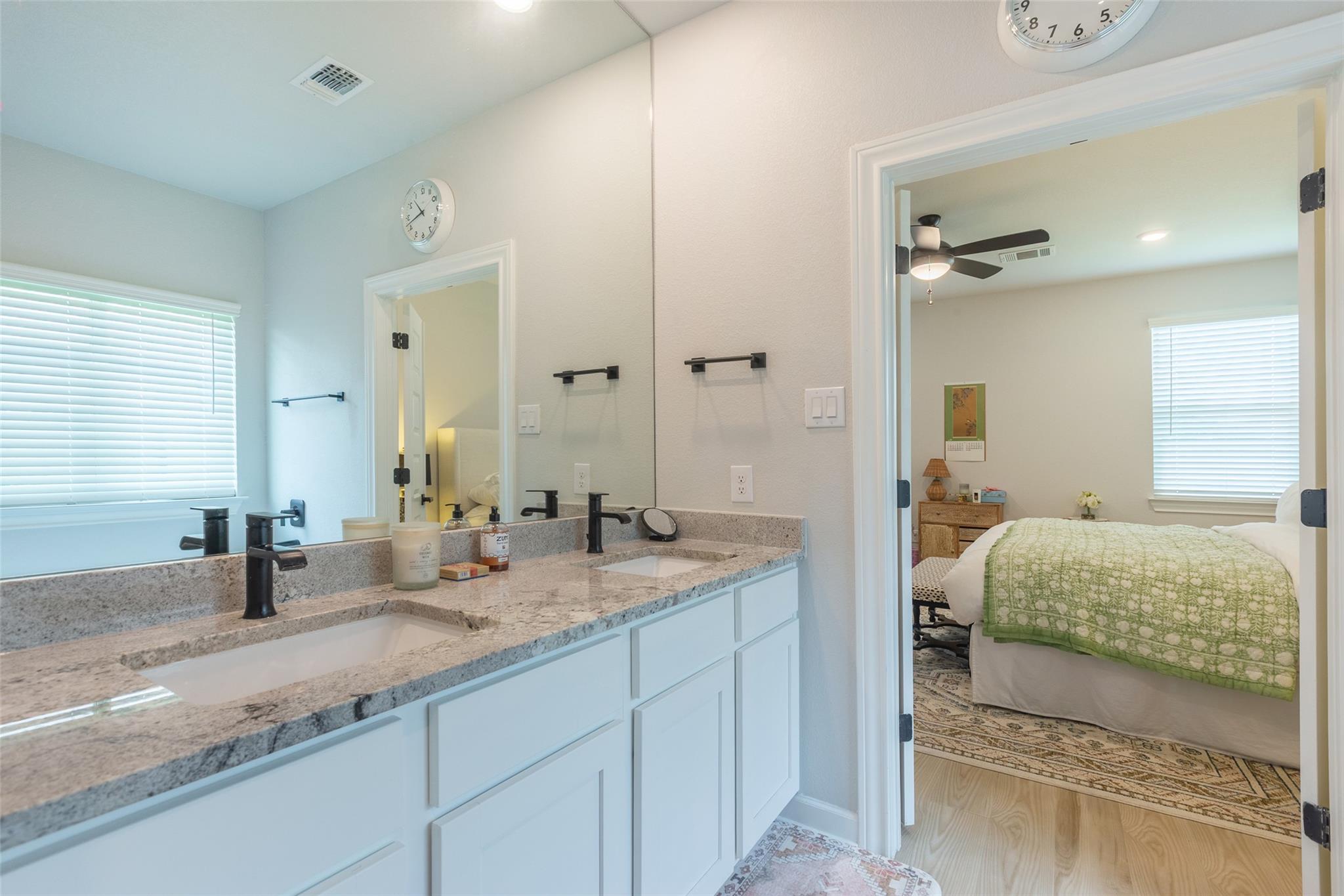 126 Periwinkle Ln, Bastrop, TX 78602