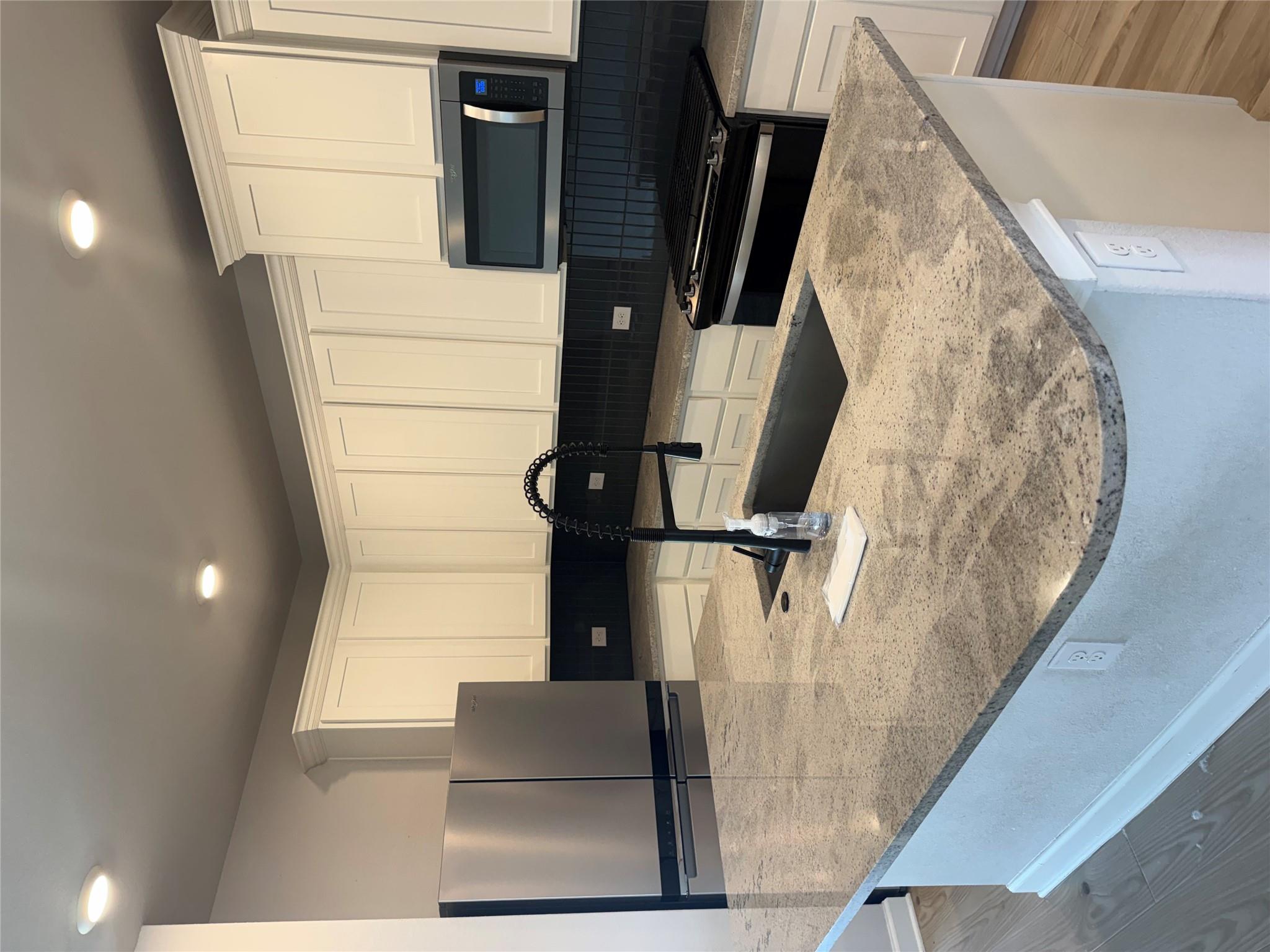 126 Periwinkle Ln, Bastrop, TX 78602