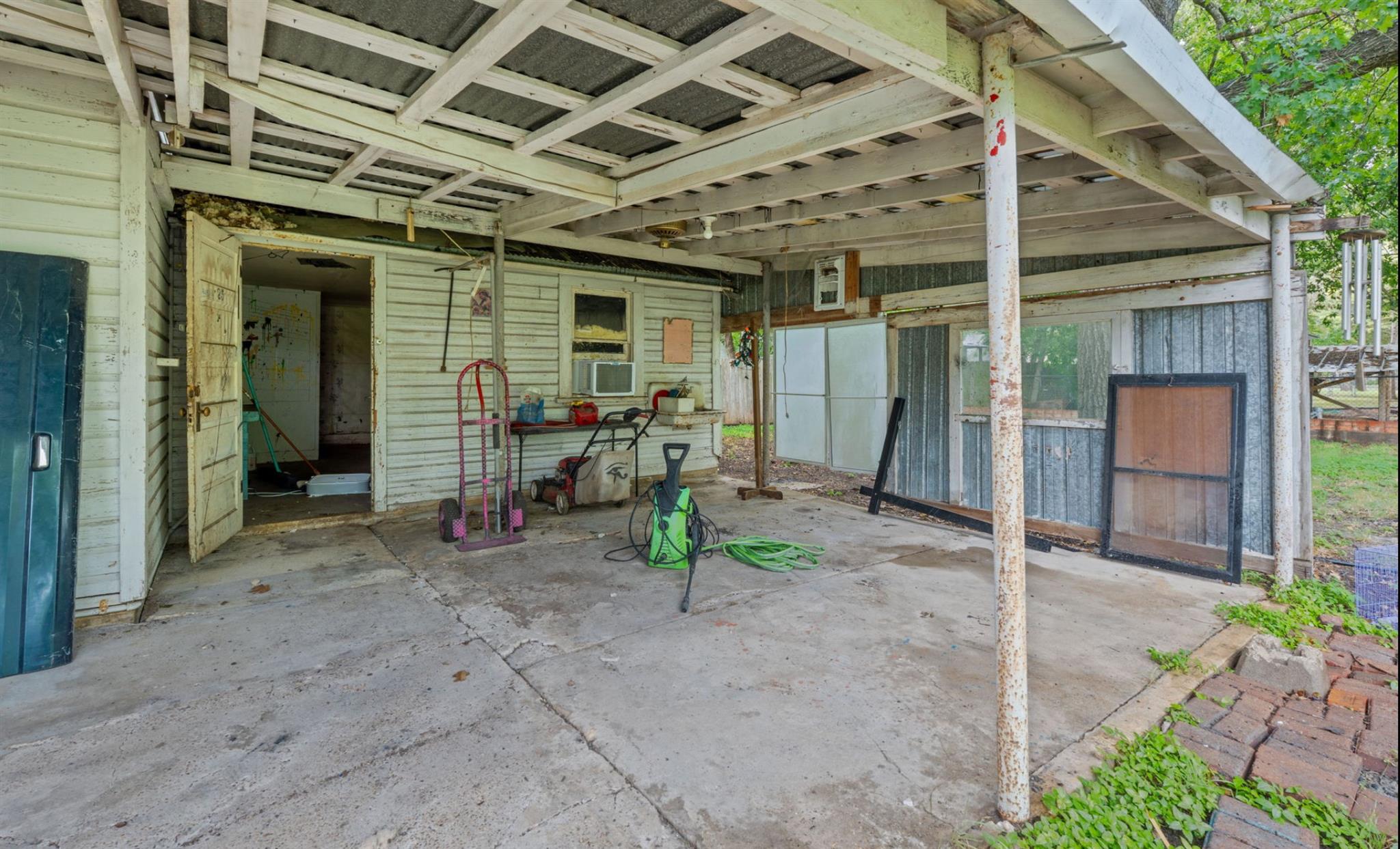 510 S Guadalupe St, Lockhart, TX 78644