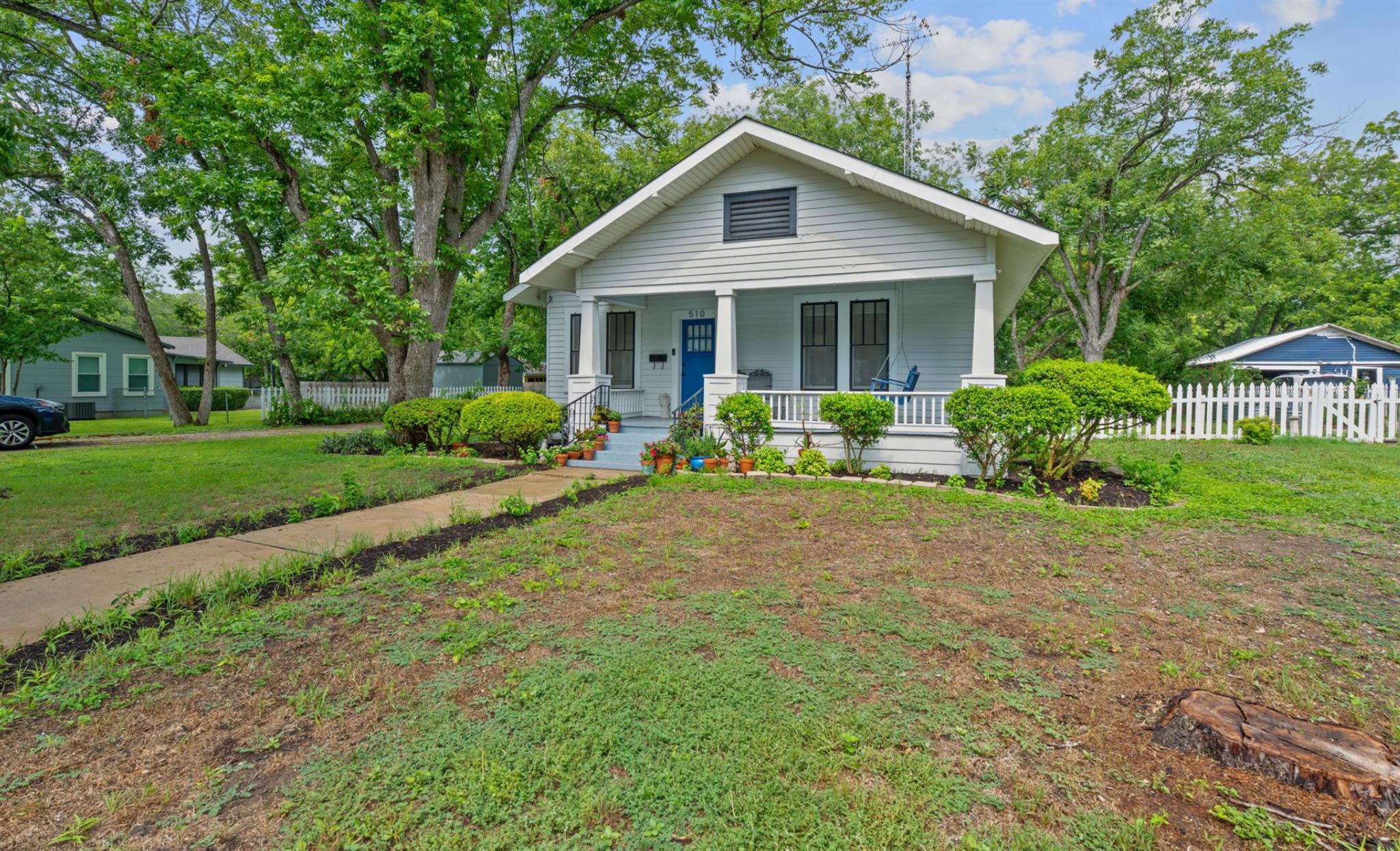 510 S Guadalupe St, Lockhart, TX 78644