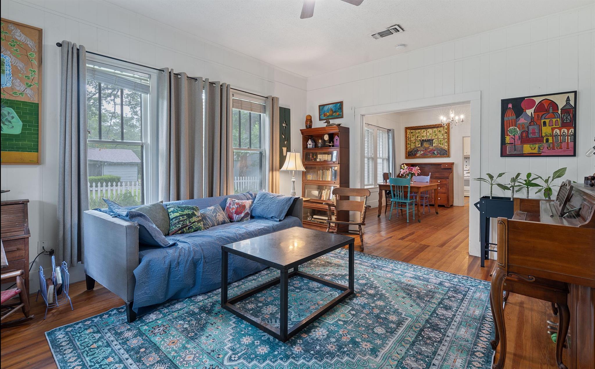 510 S Guadalupe St, Lockhart, TX 78644