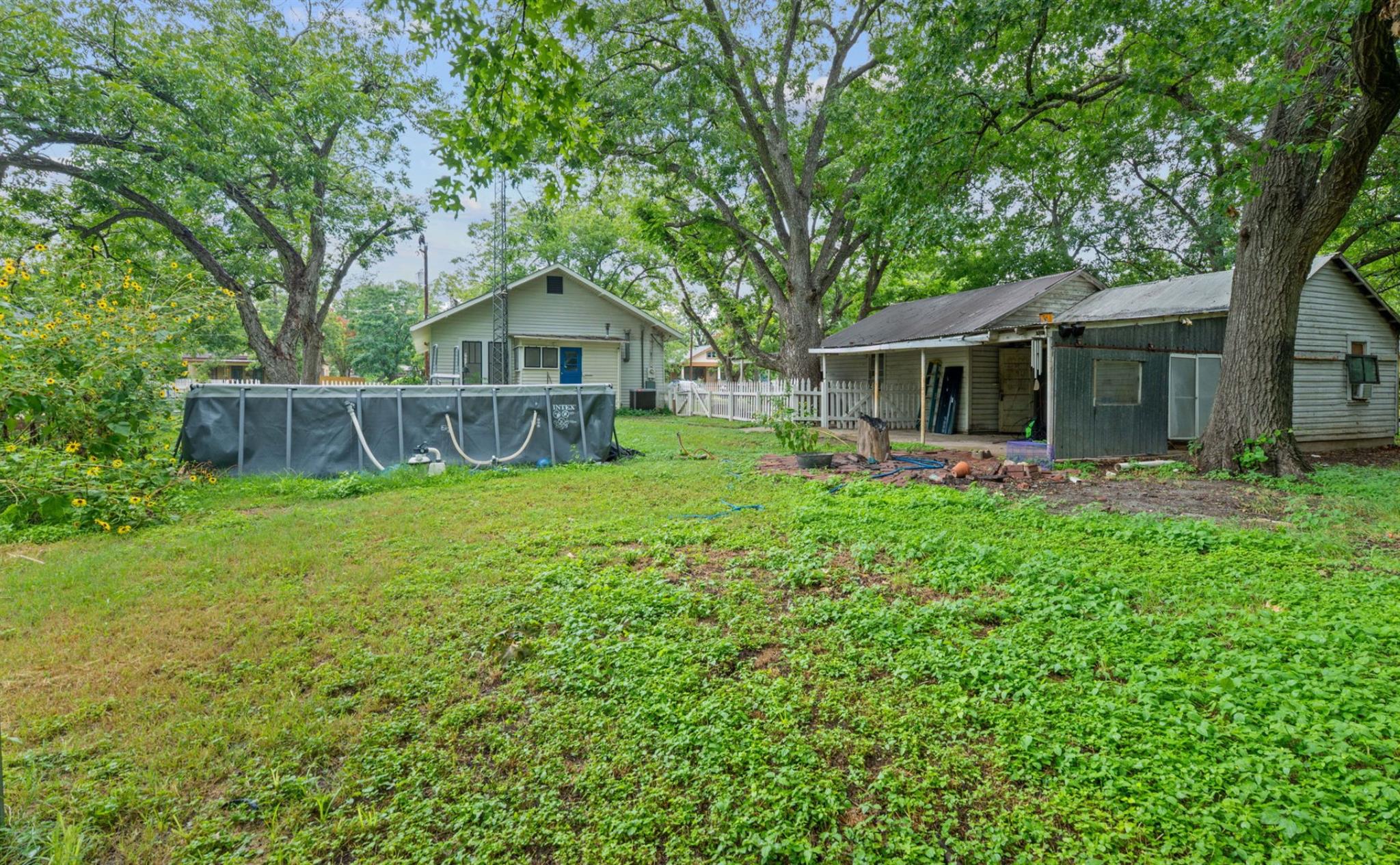 510 S Guadalupe St, Lockhart, TX 78644