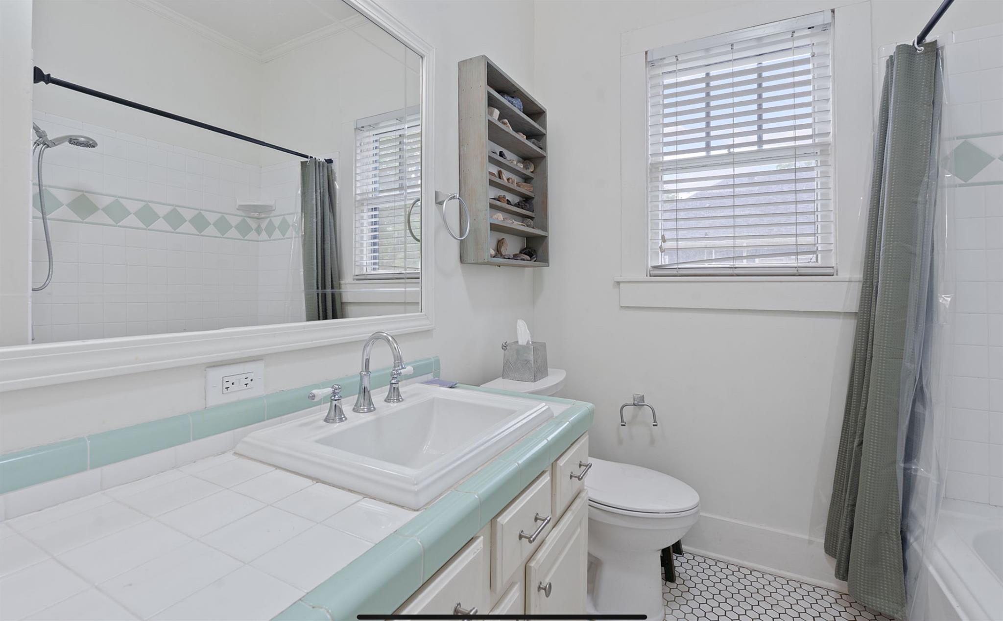 510 S Guadalupe St, Lockhart, TX 78644