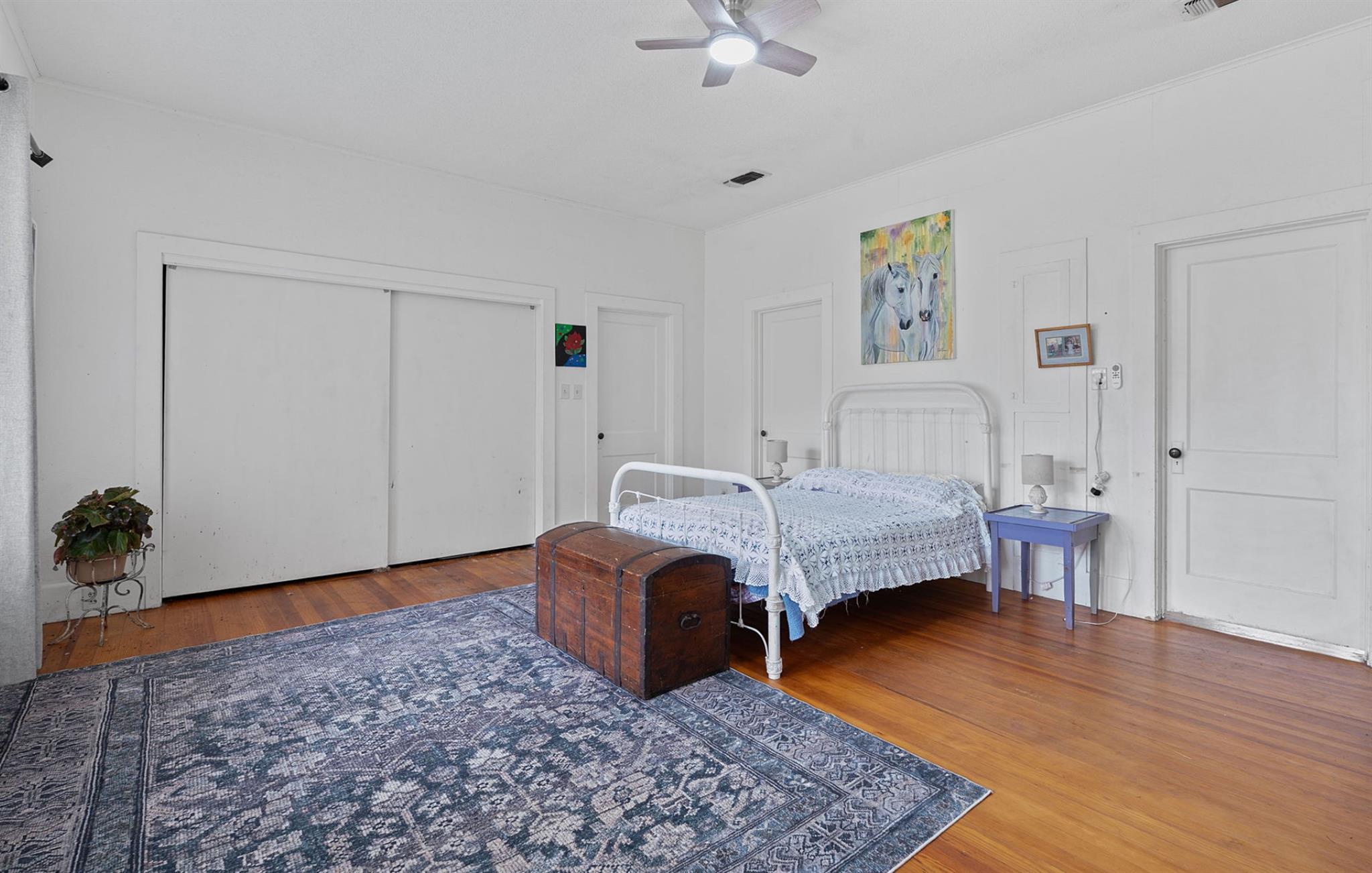 510 S Guadalupe St, Lockhart, TX 78644