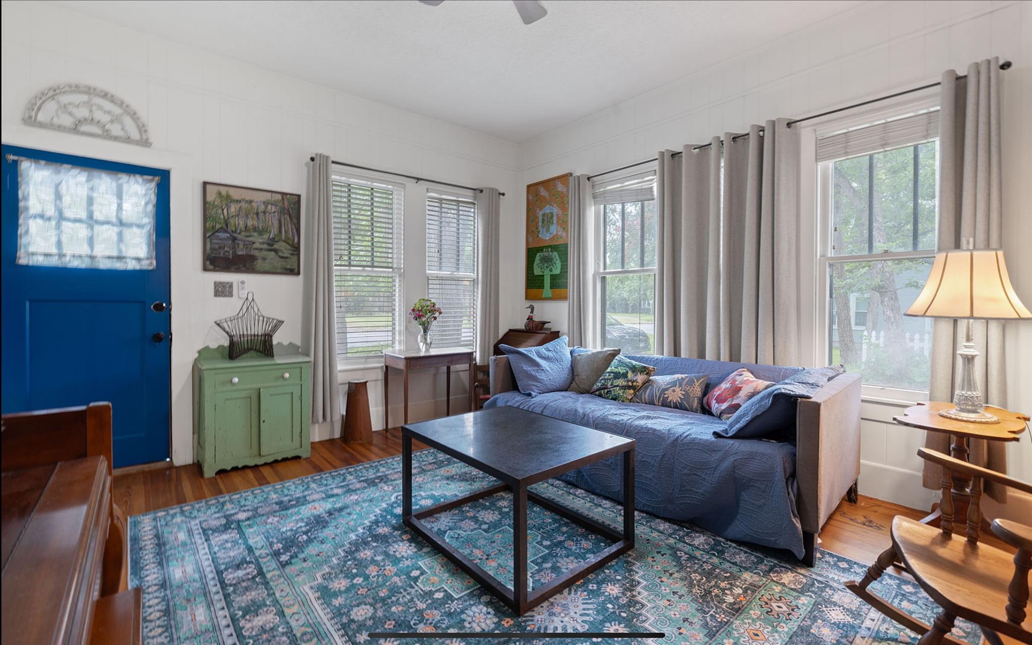 510 S Guadalupe St, Lockhart, TX 78644