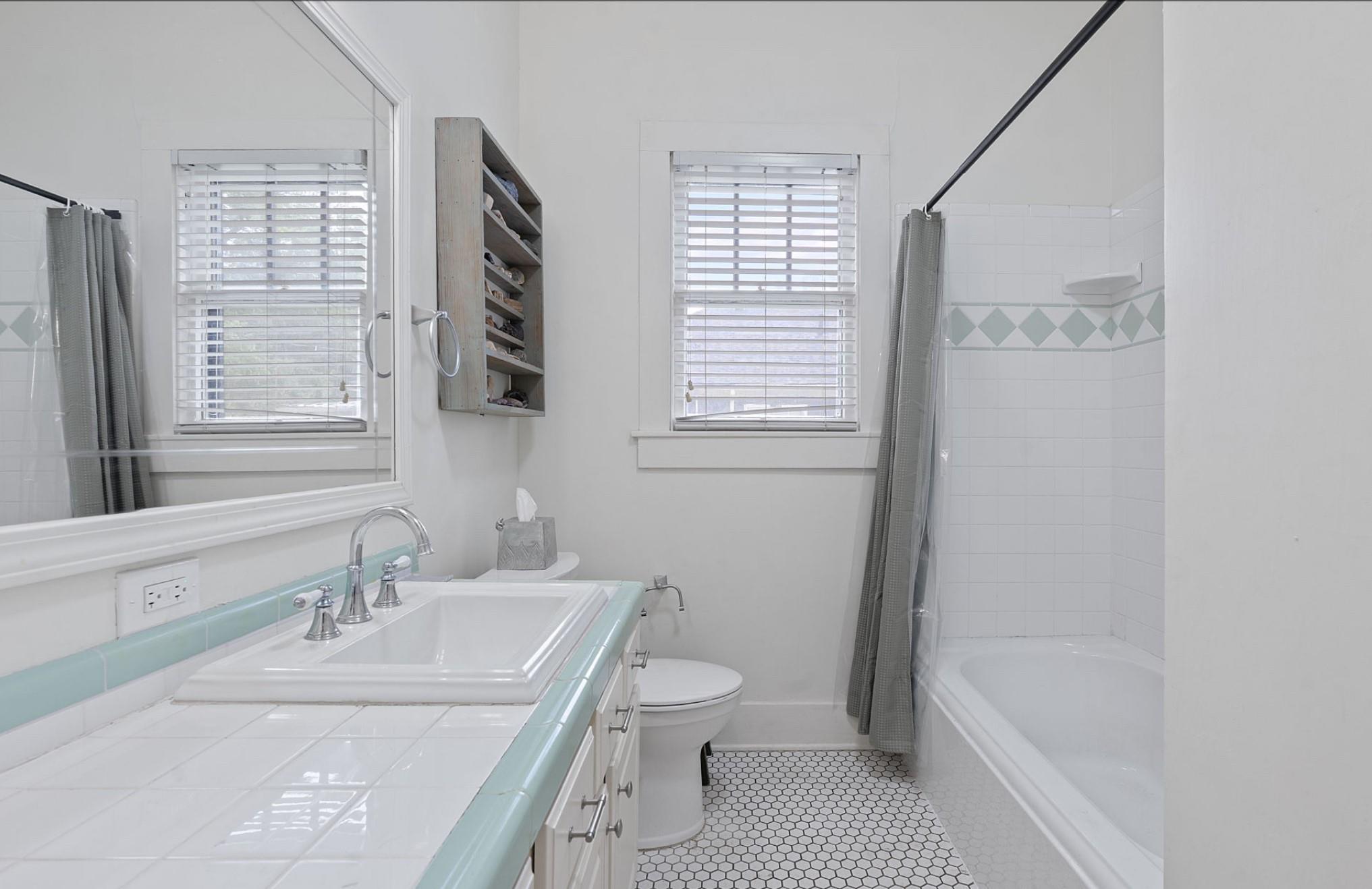 510 S Guadalupe St, Lockhart, TX 78644