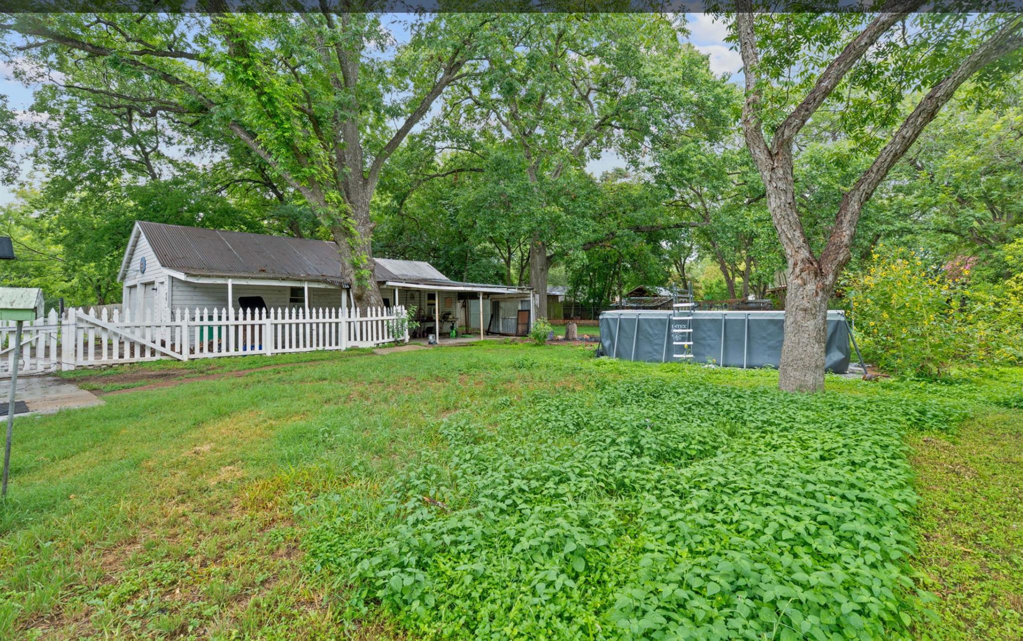 510 S Guadalupe St, Lockhart, TX 78644