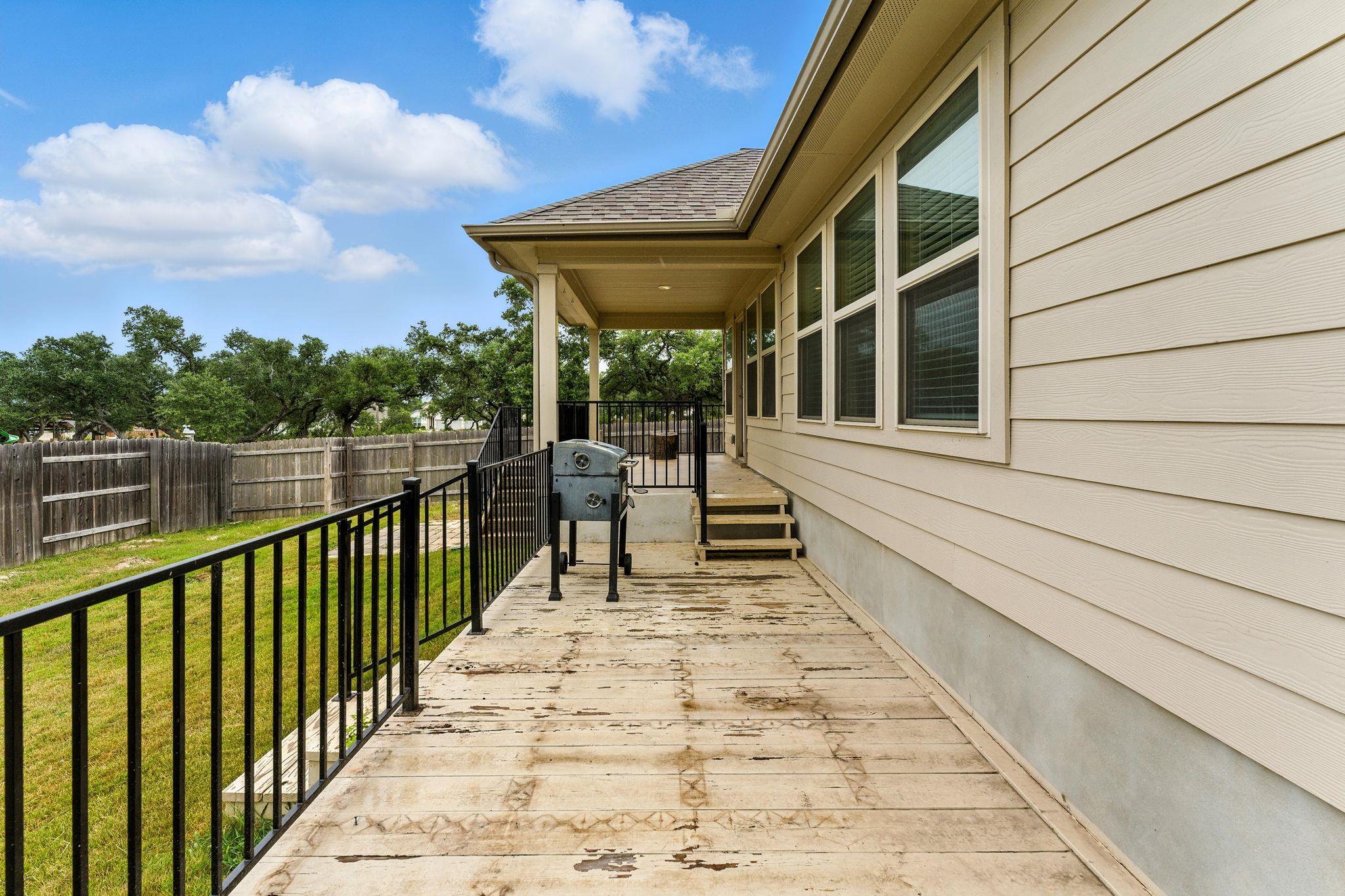 237 Red Granite Dr, Dripping Springs, TX 78620
