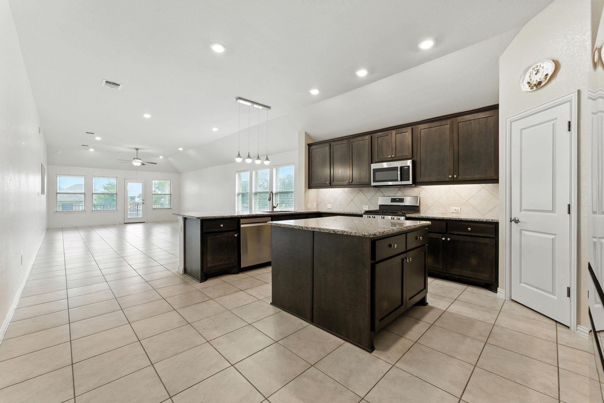 237 Red Granite Dr, Dripping Springs, TX 78620