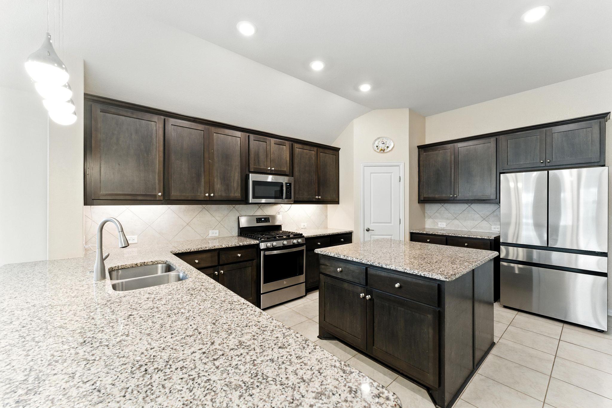 237 Red Granite Dr, Dripping Springs, TX 78620