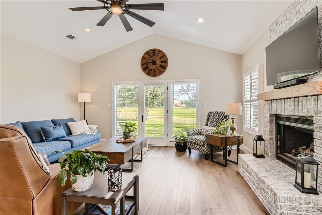 5 Champions Ln, Lakeway, TX 78734