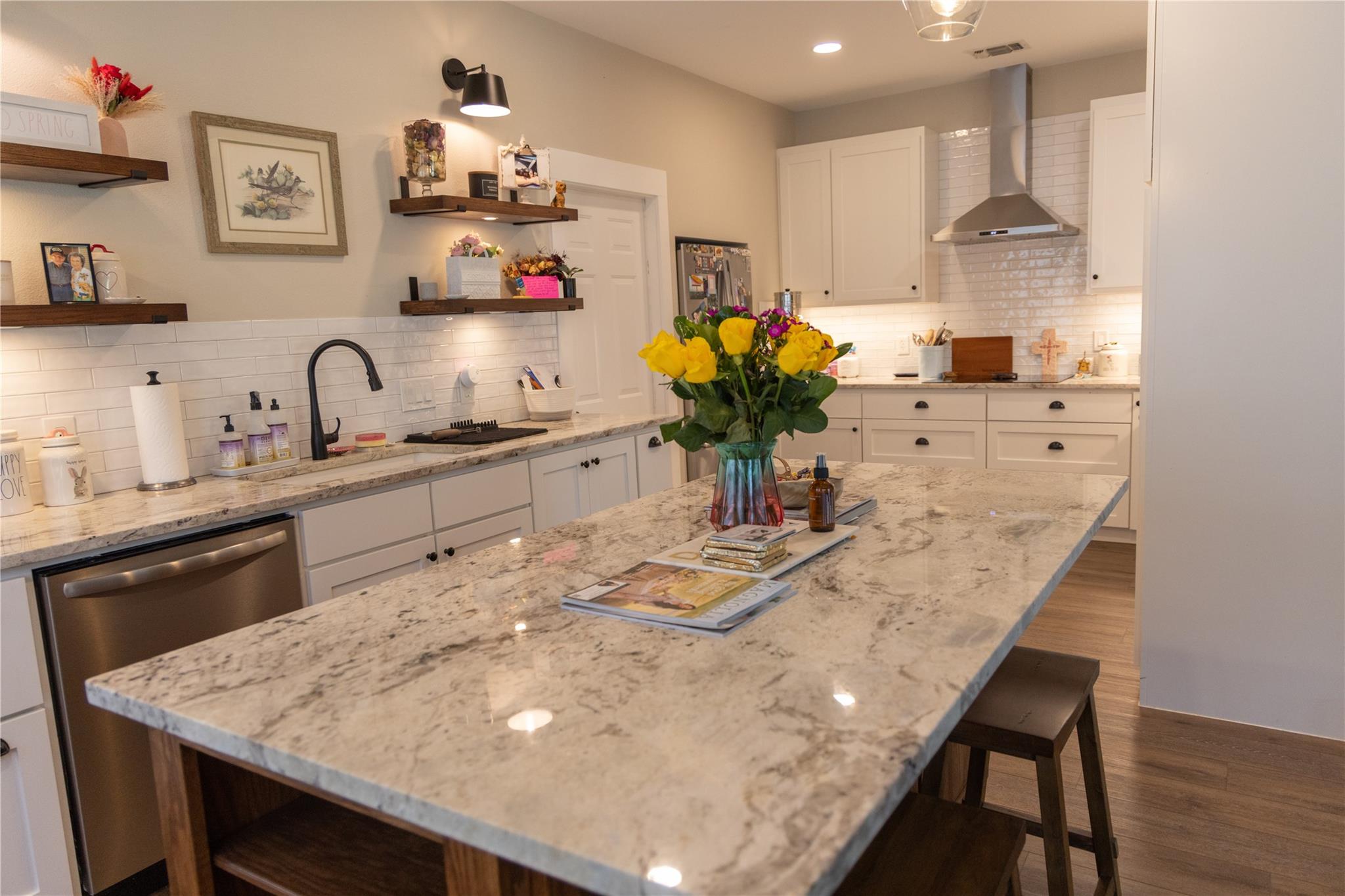 5 Champions Ln, Lakeway, TX 78734