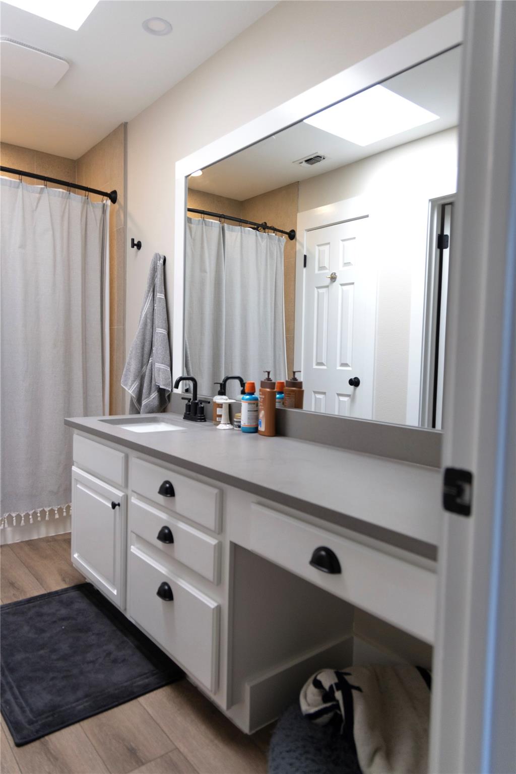 5 Champions Ln, Lakeway, TX 78734