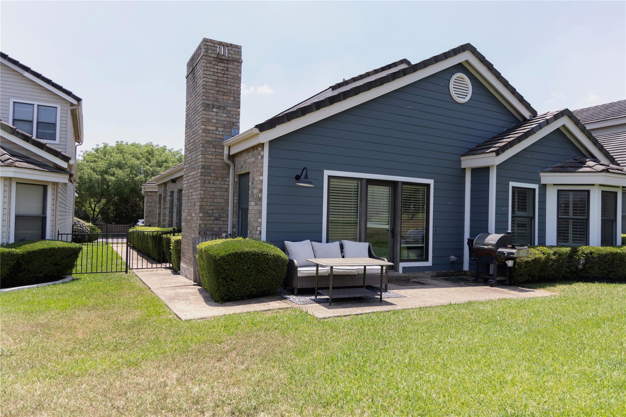 5 Champions Ln, Lakeway, TX 78734