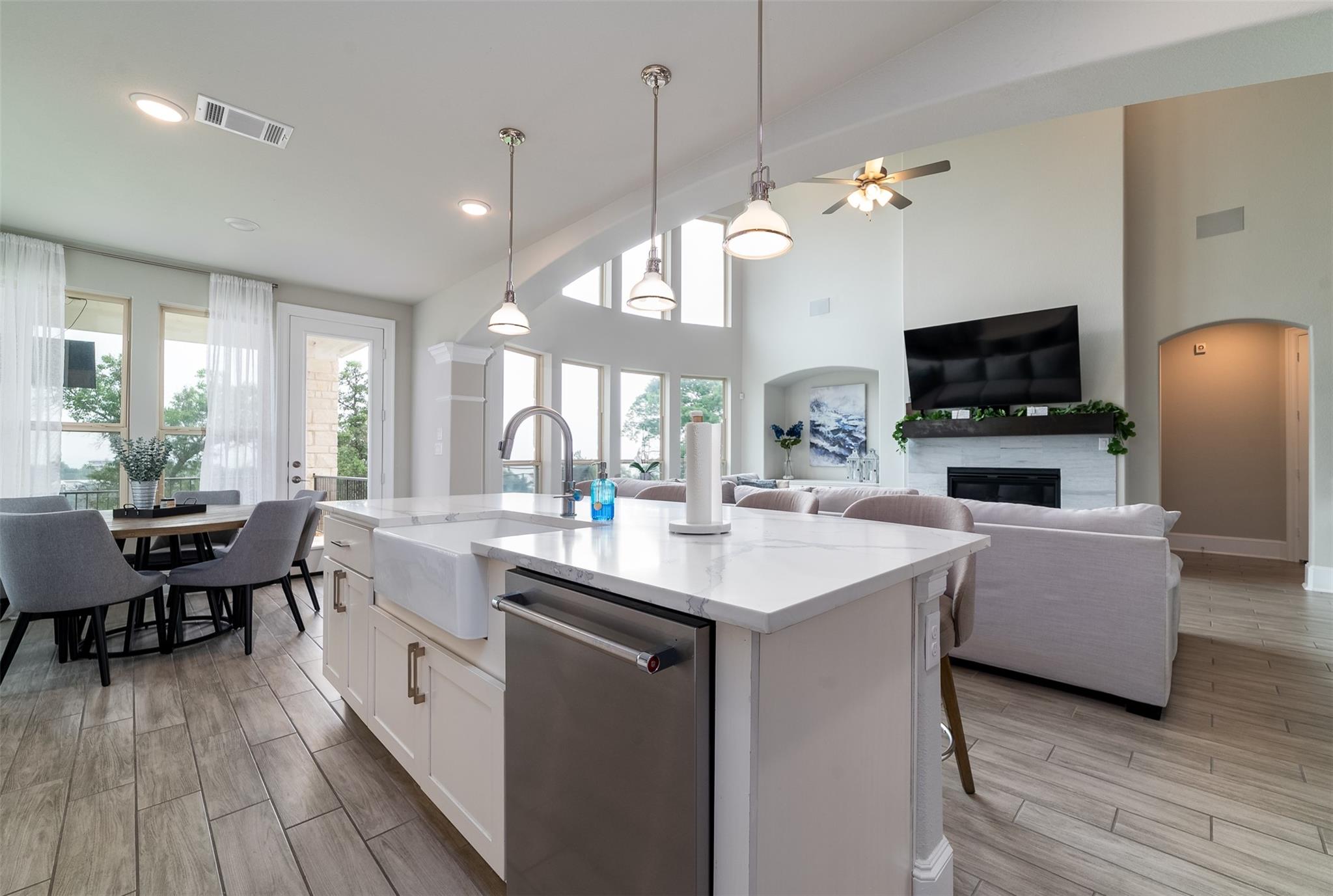 2400 Sunset Vista Cir # 39, Spicewood, TX 78669