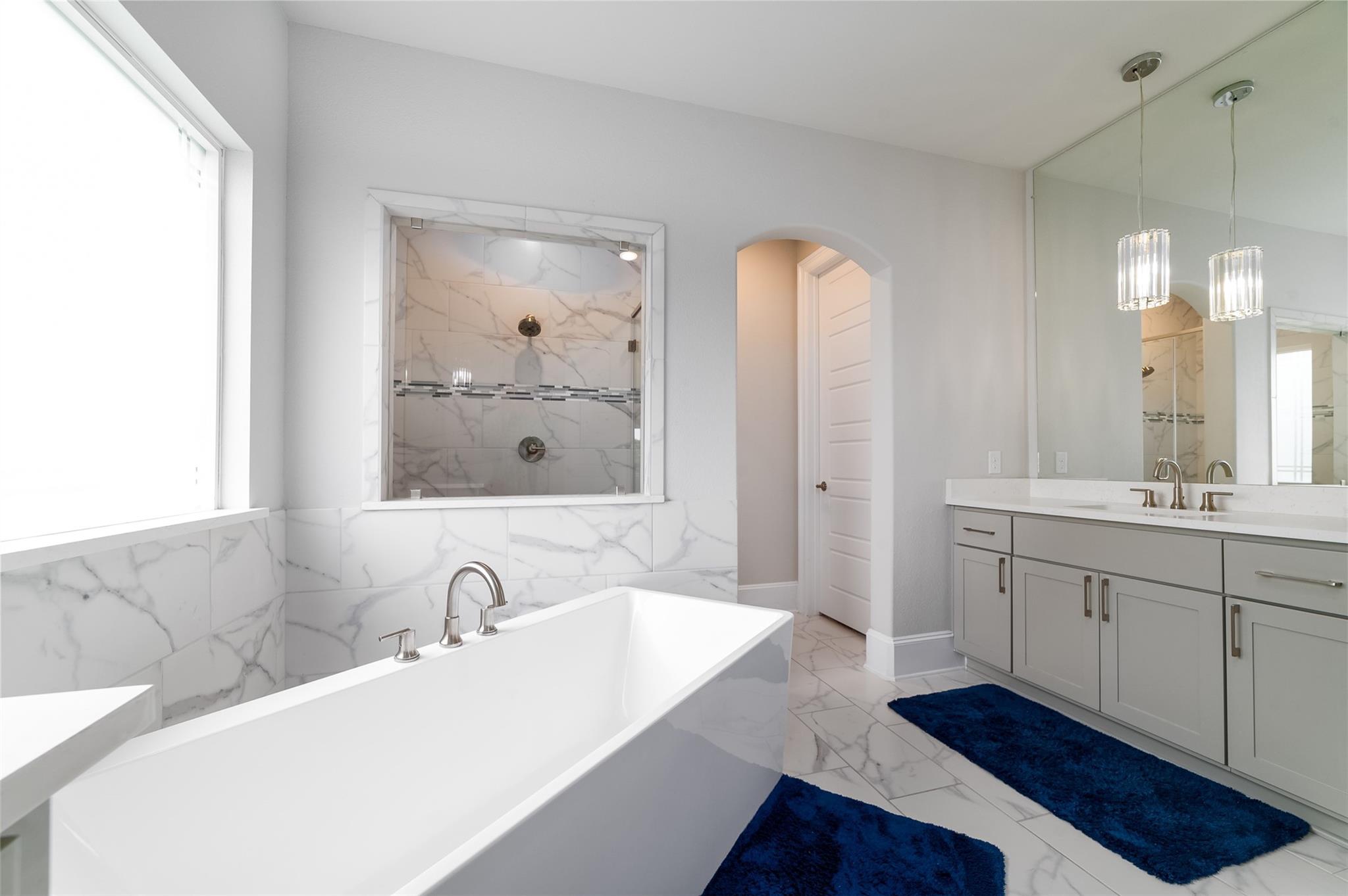 2400 Sunset Vista Cir # 39, Spicewood, TX 78669