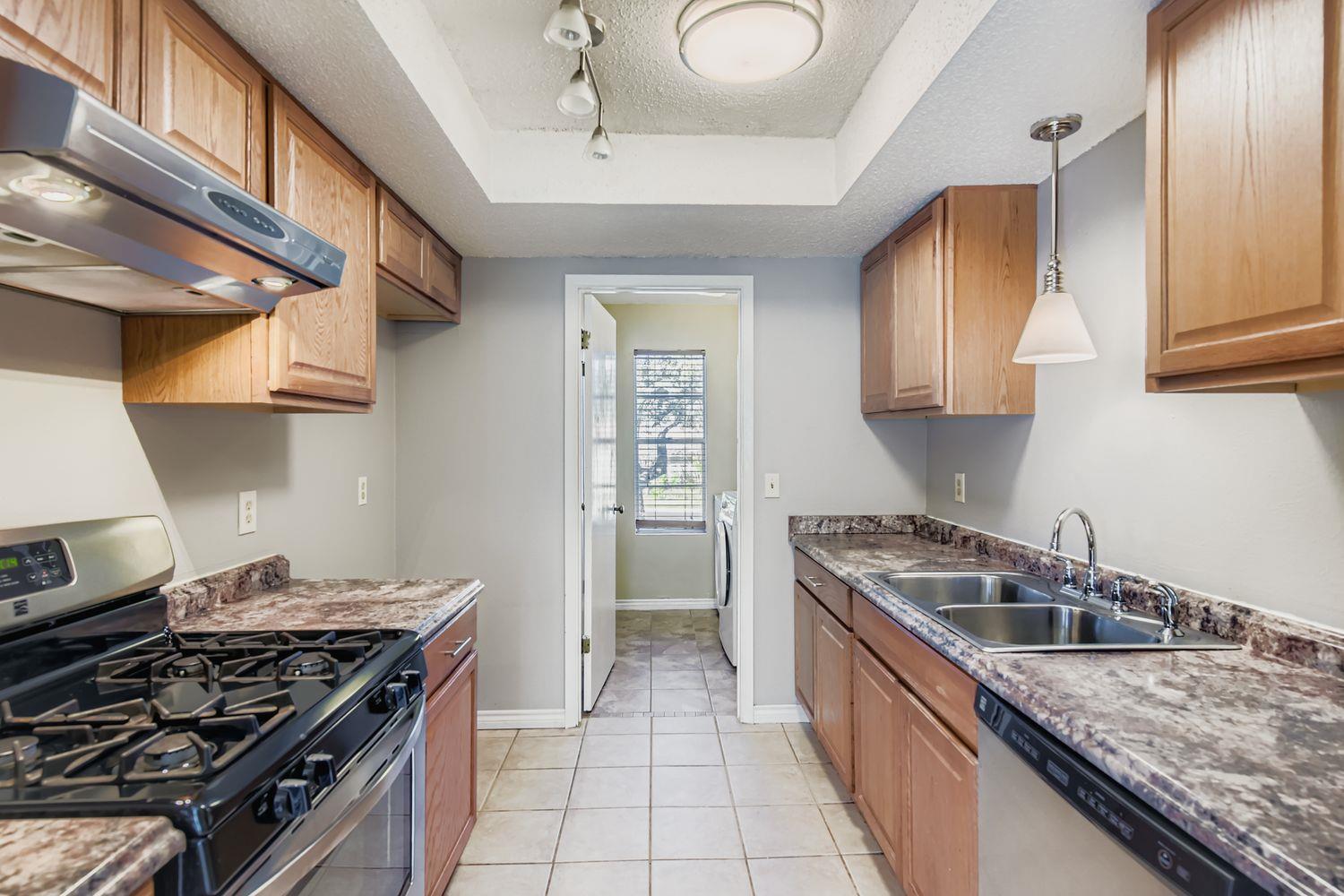 7901 Croftwood Dr, Austin, TX 78749