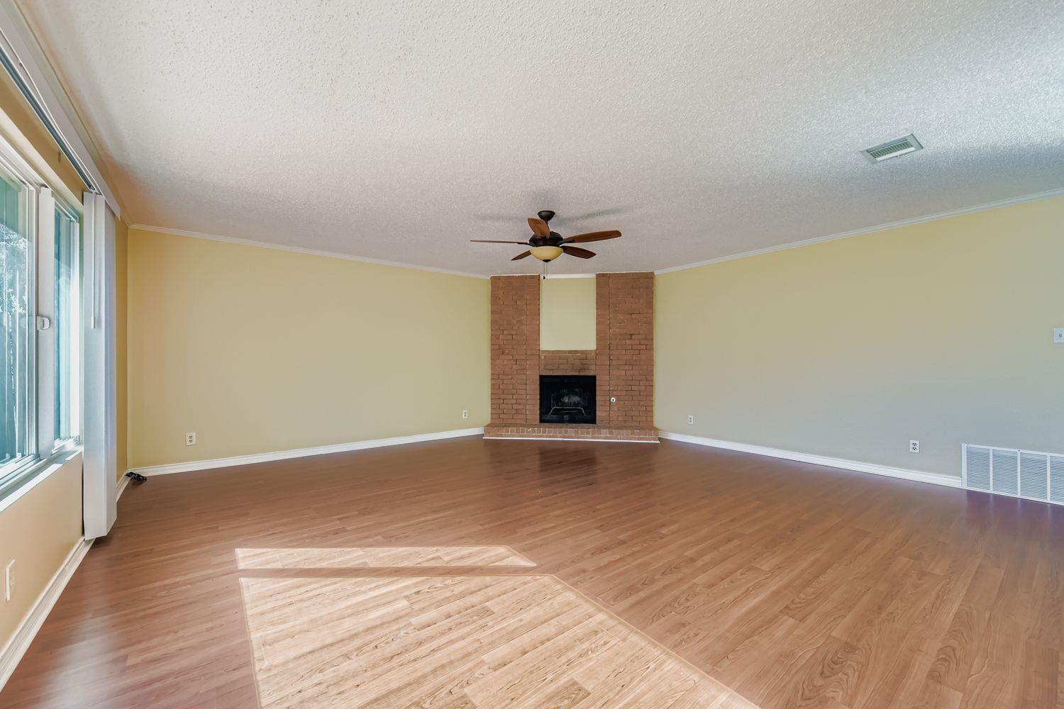 7901 Croftwood Dr, Austin, TX 78749