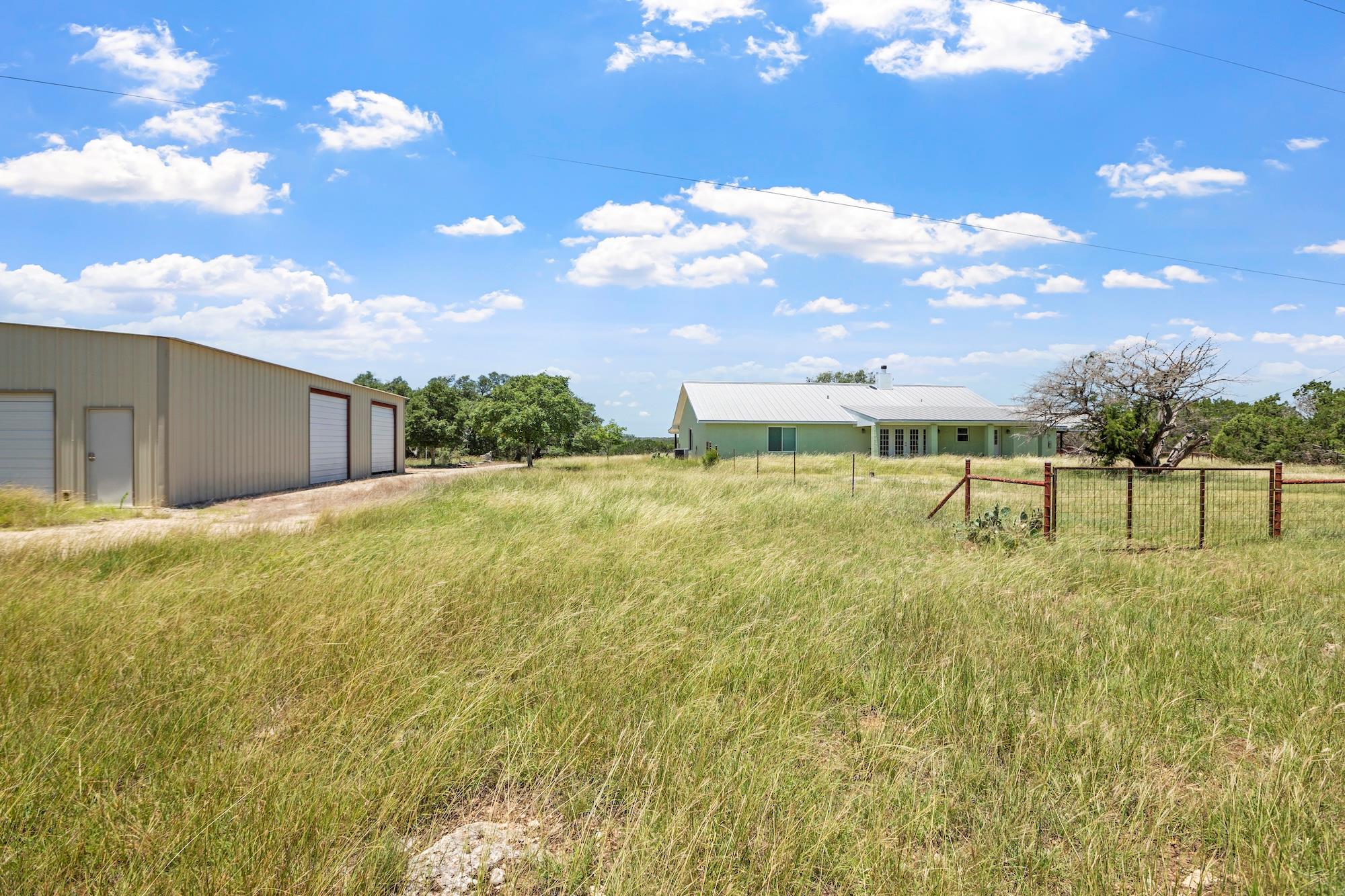 110 Live Oak Ln, Kerrville, TX 78028