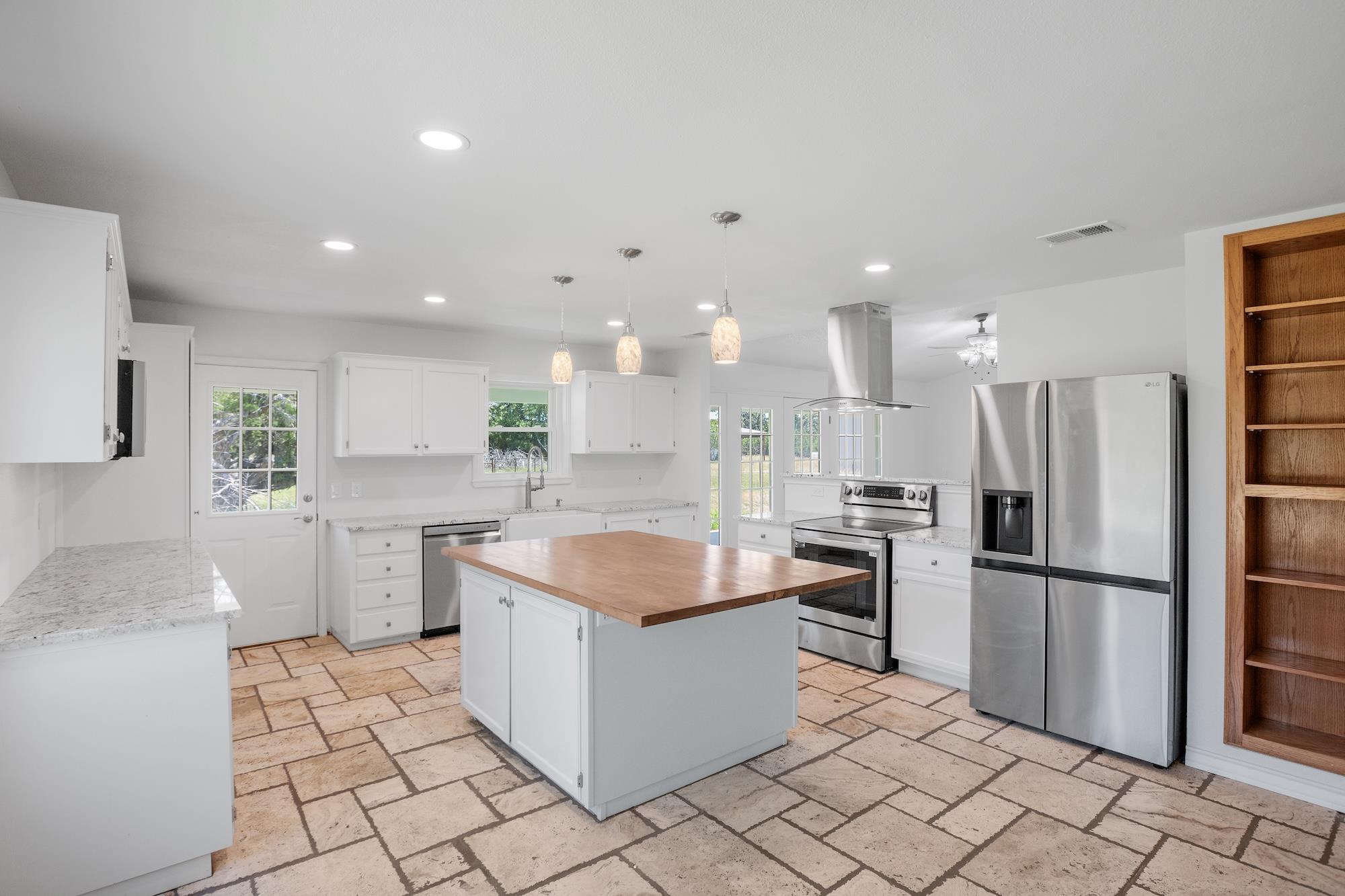 110 Live Oak Ln, Kerrville, TX 78028