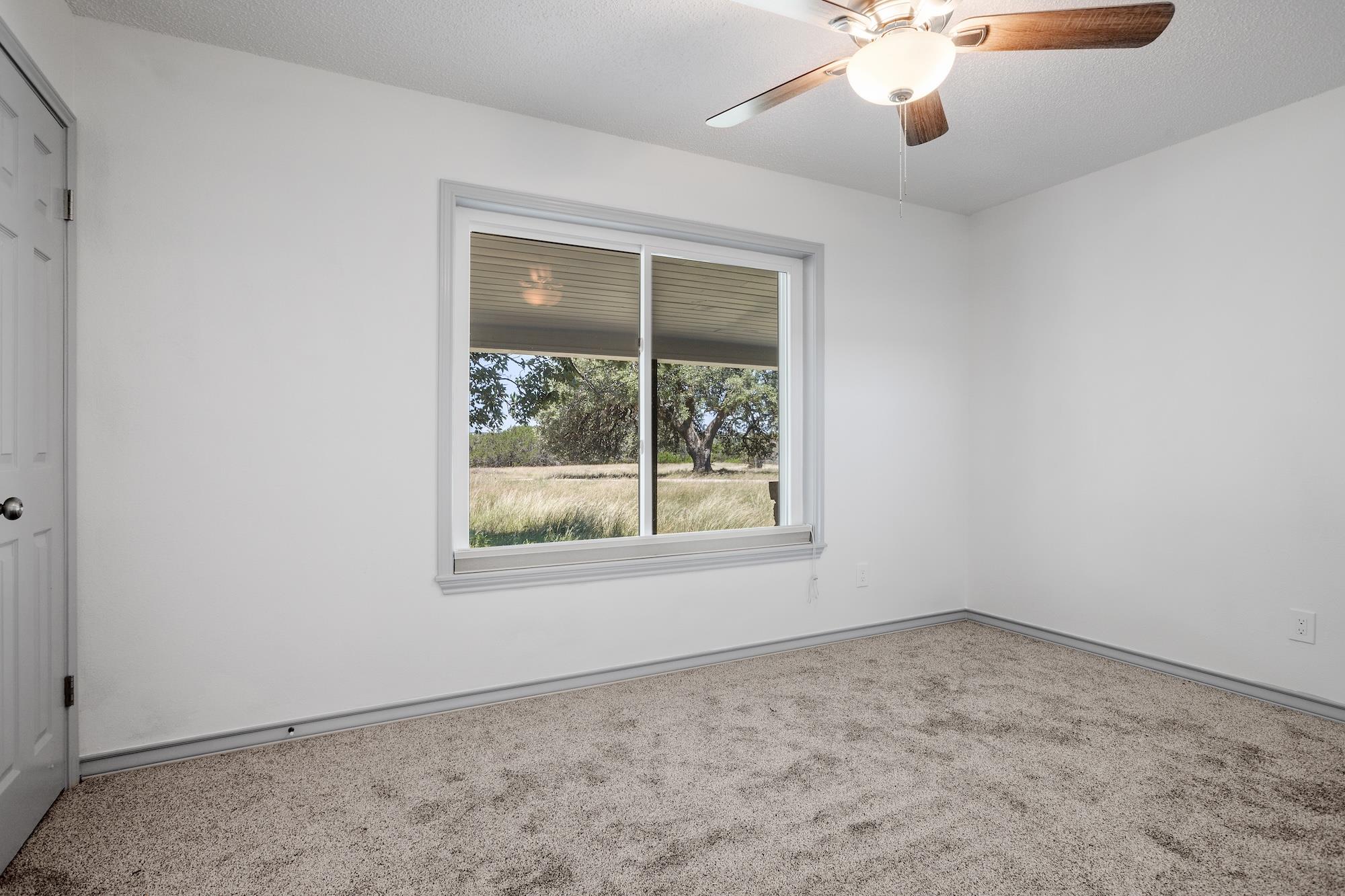 110 Live Oak Ln, Kerrville, TX 78028