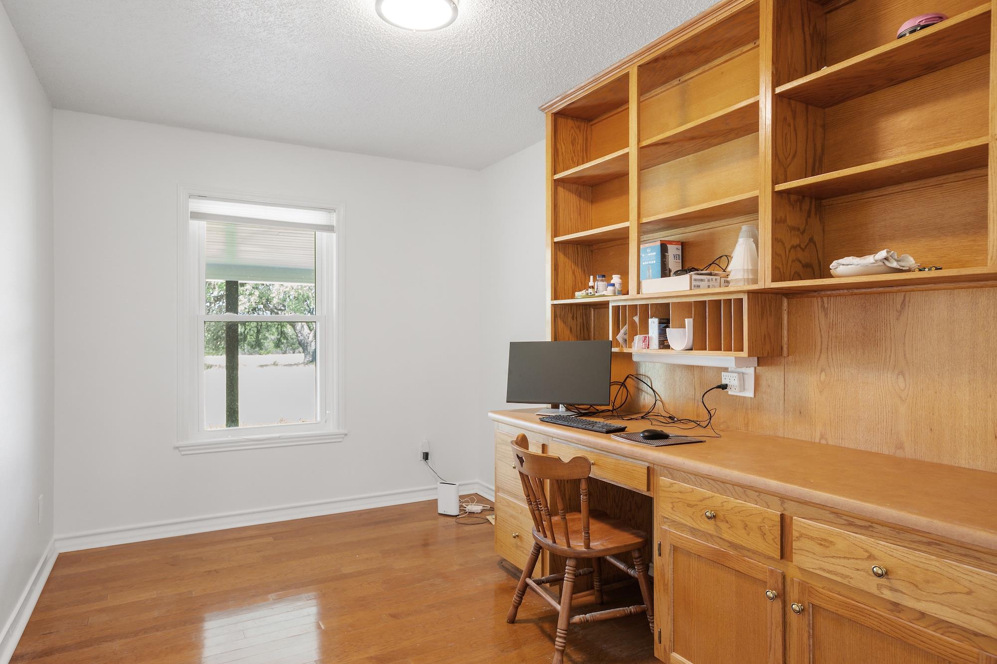 110 Live Oak Ln, Kerrville, TX 78028