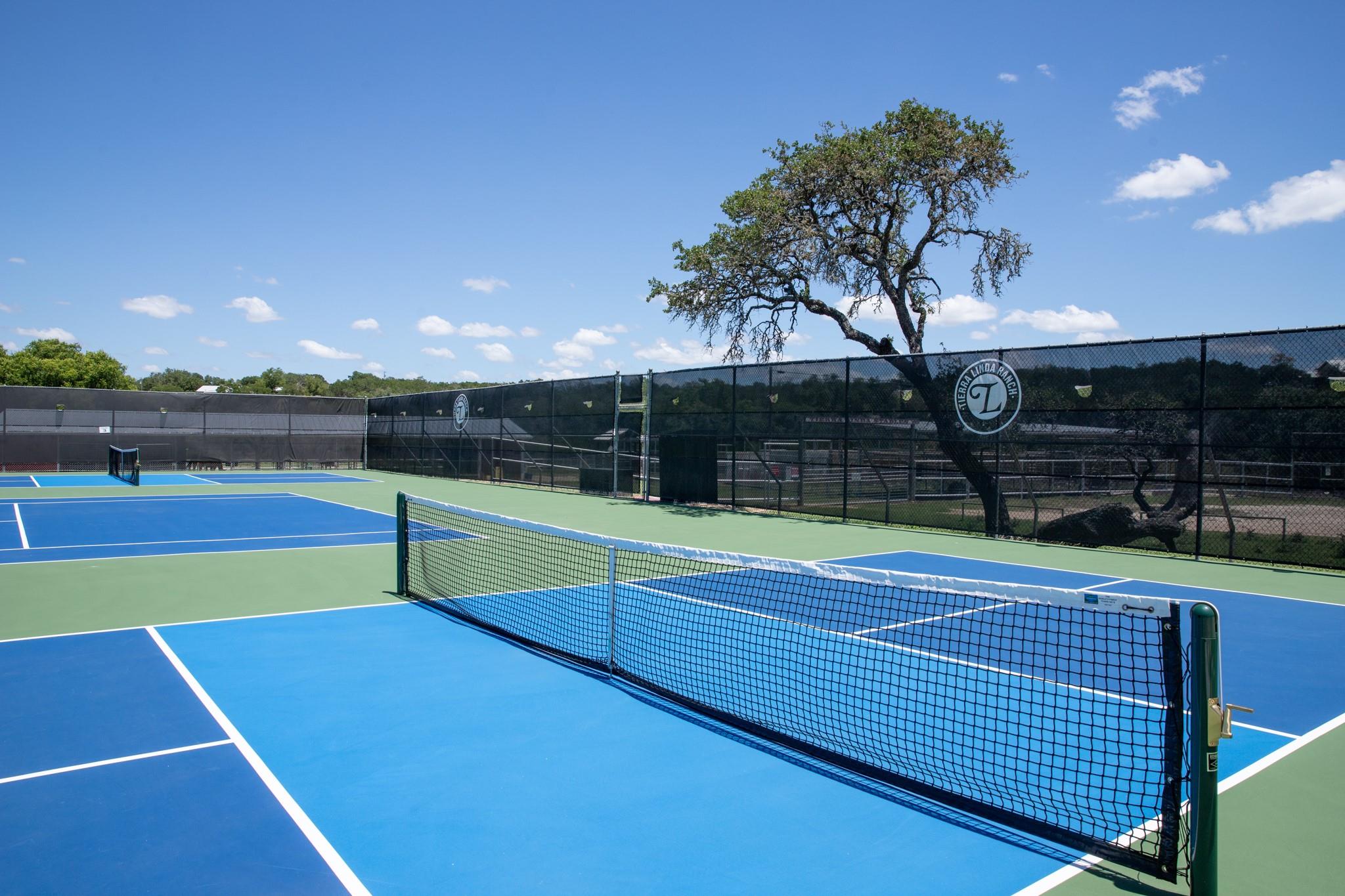 110 Live Oak Ln, Kerrville, TX 78028